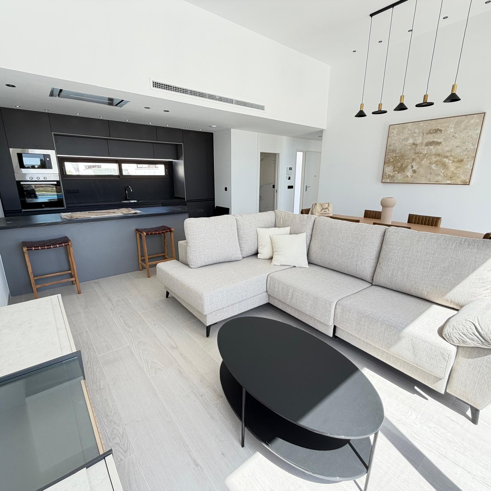Villa de Lujo de Nueva Construcción con Piscina Privada en Finestrat .