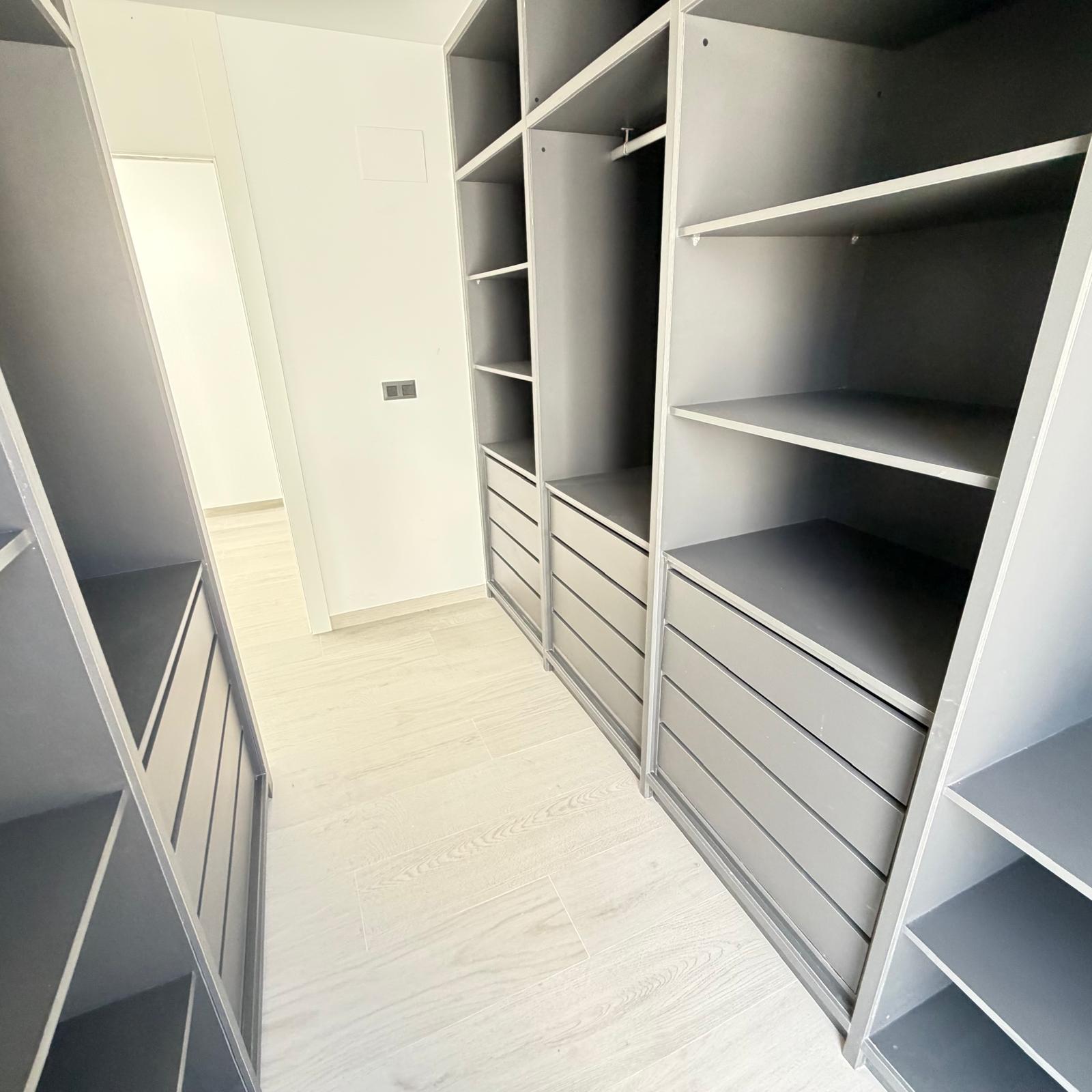 Villa de Lujo de Nueva Construcción con Piscina Privada en Finestrat .