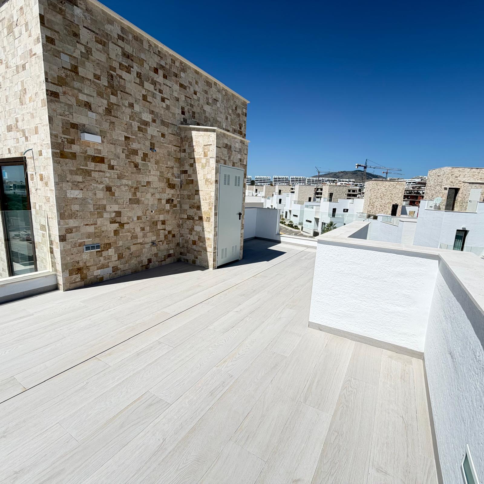 Villa de Lujo de Nueva Construcción con Piscina Privada en Finestrat .