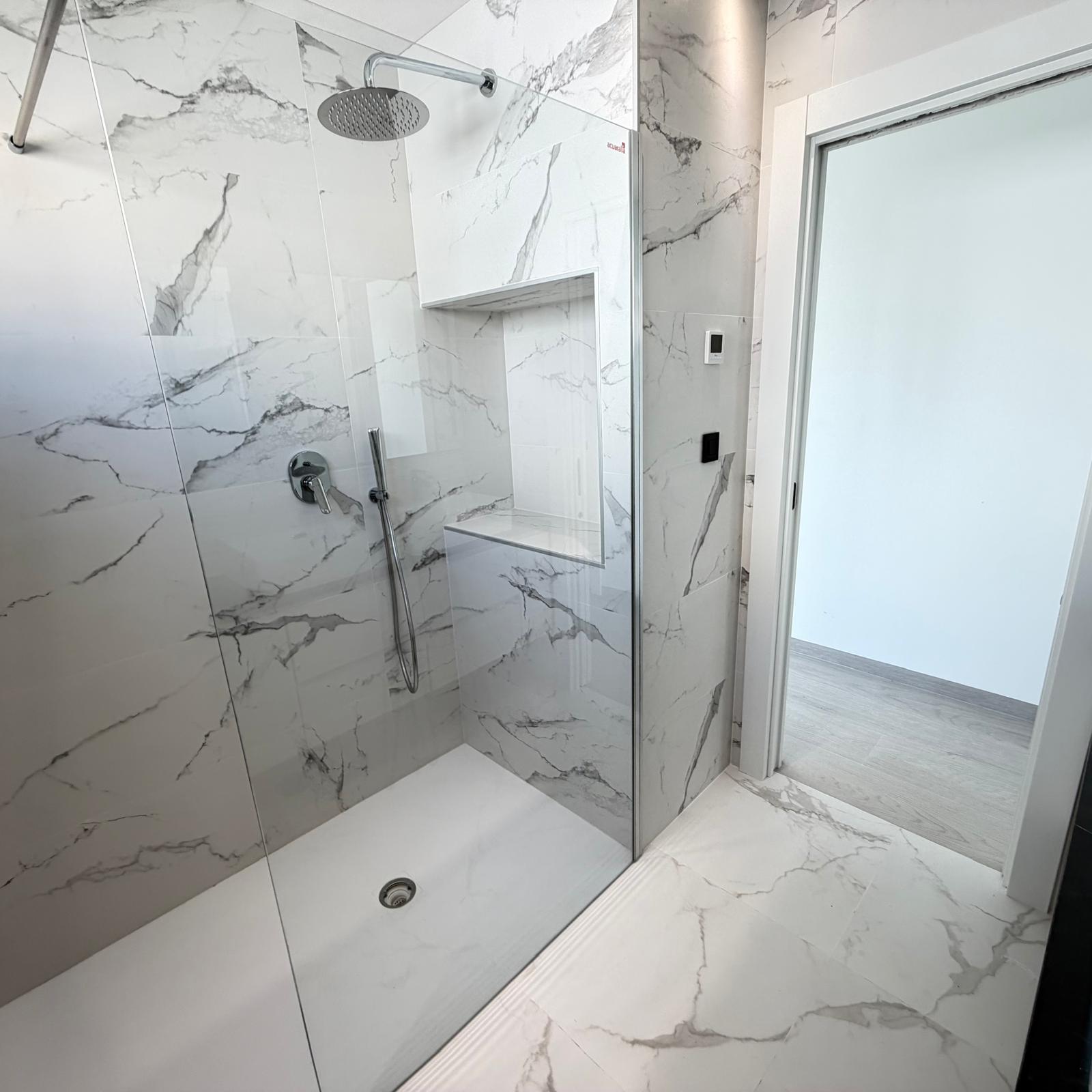Villa de Lujo de Nueva Construcción con Piscina Privada en Finestrat .