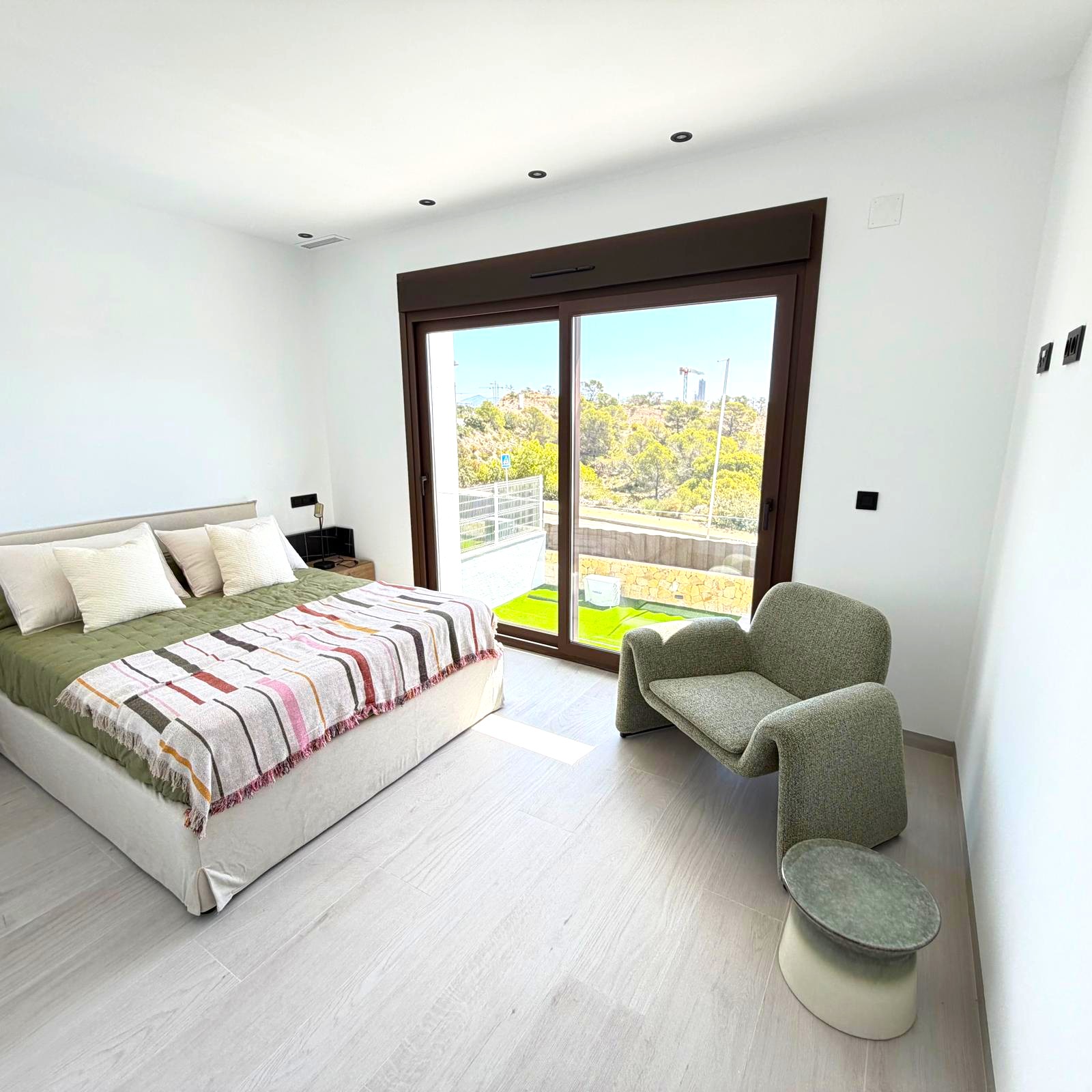 Villa de Lujo de Nueva Construcción con Piscina Privada en Finestrat .