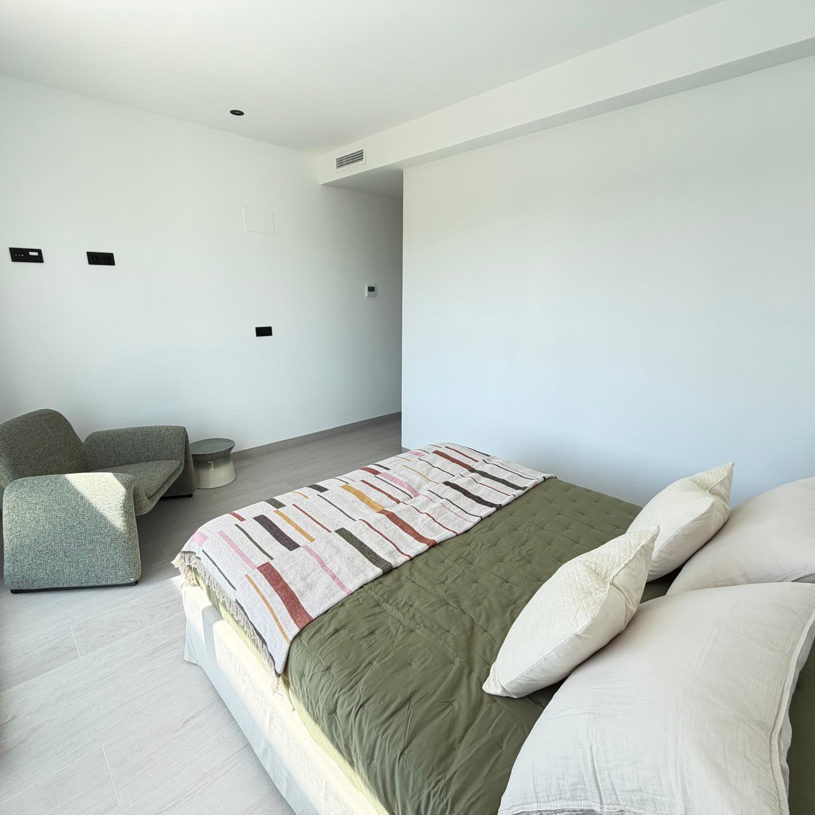 Villa de Lujo de Nueva Construcción con Piscina Privada en Finestrat .