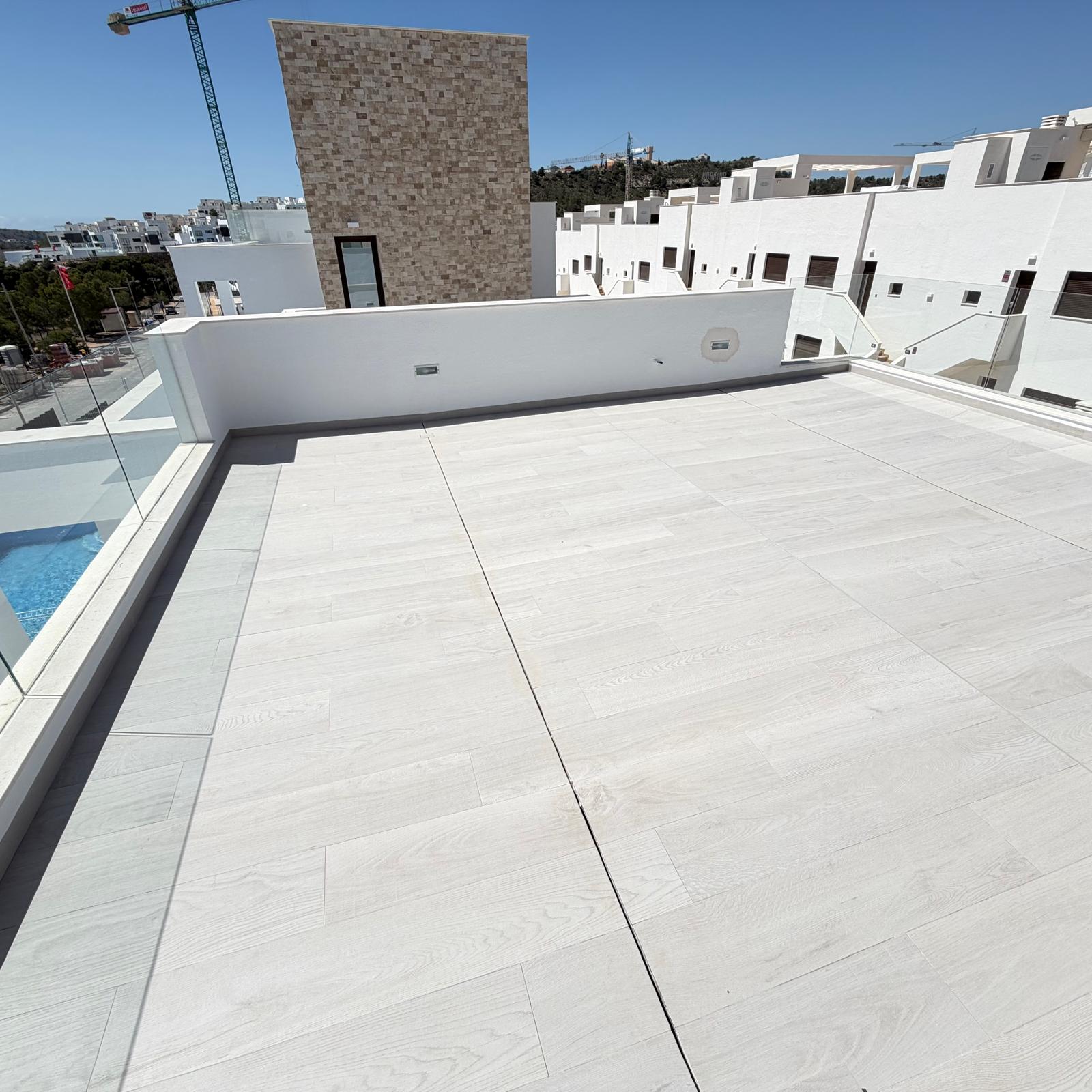 Villa de Lujo de Nueva Construcción con Piscina Privada en Finestrat .