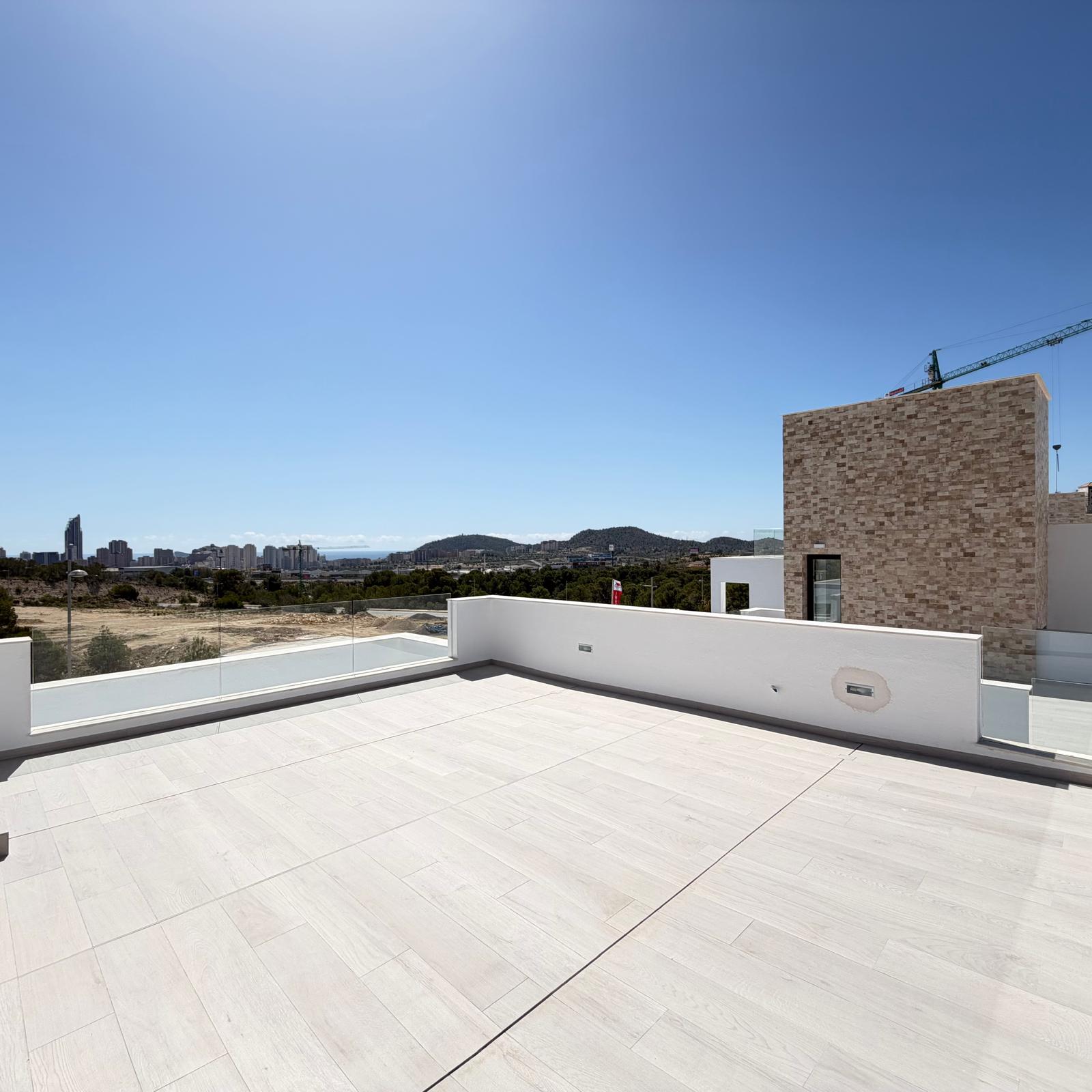 Villa de Lujo de Nueva Construcción con Piscina Privada en Finestrat .