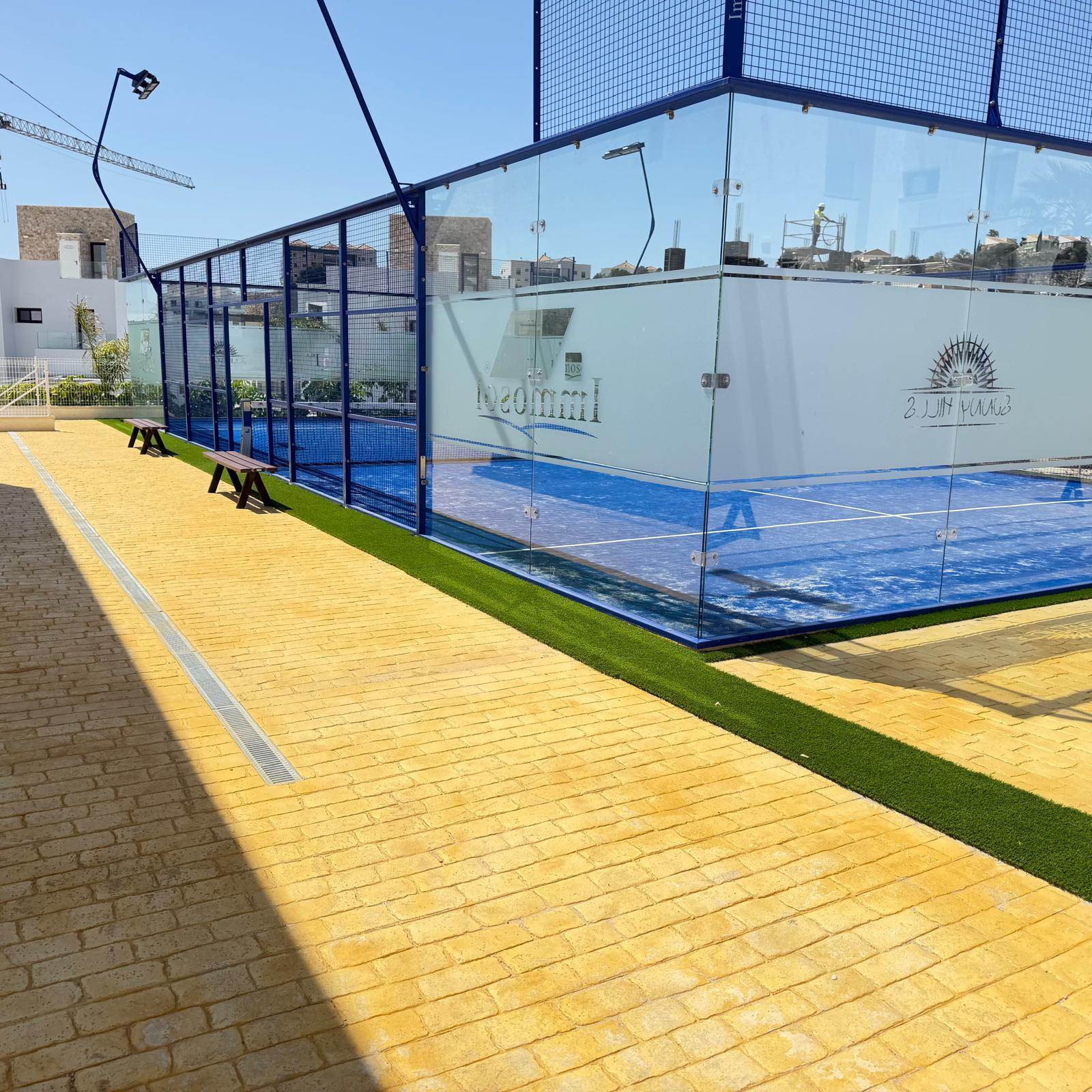 Villa de Lujo de Nueva Construcción con Piscina Privada en Finestrat .