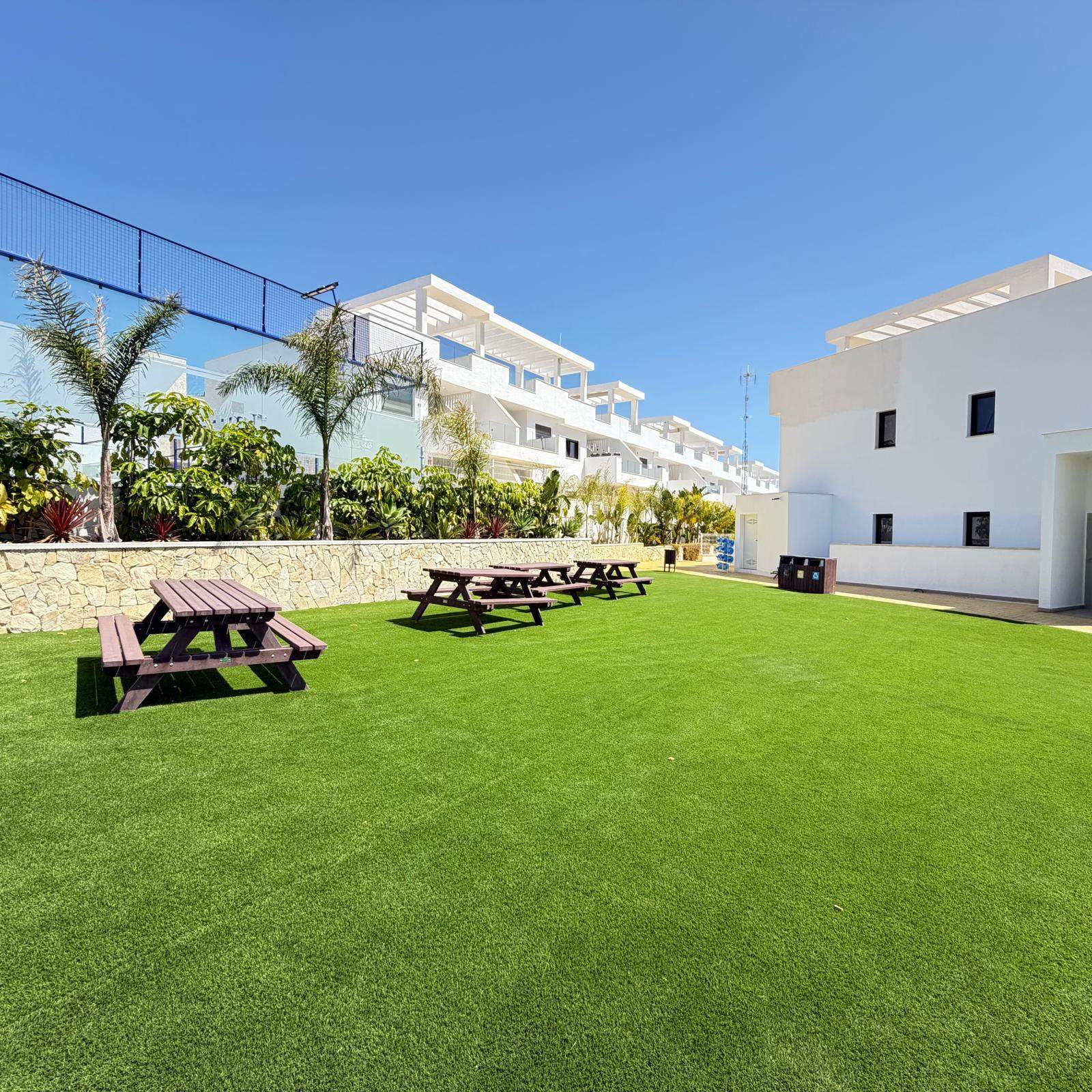 Villa de Lujo de Nueva Construcción con Piscina Privada en Finestrat .