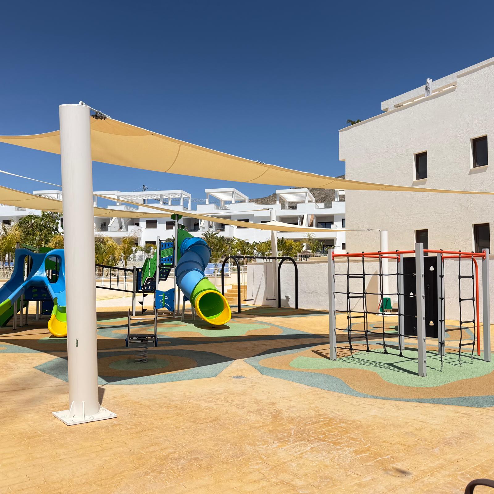 Villa de Lujo de Nueva Construcción con Piscina Privada en Finestrat .