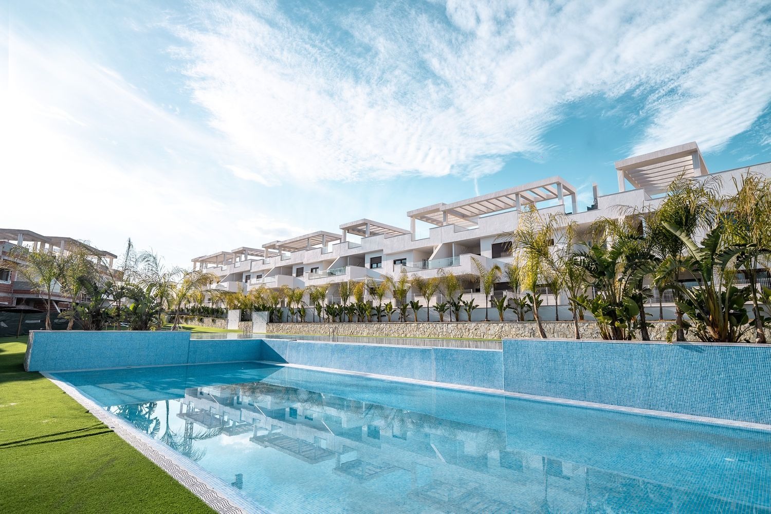 Villa de Lujo de Nueva Construcción con Piscina Privada en Finestrat .