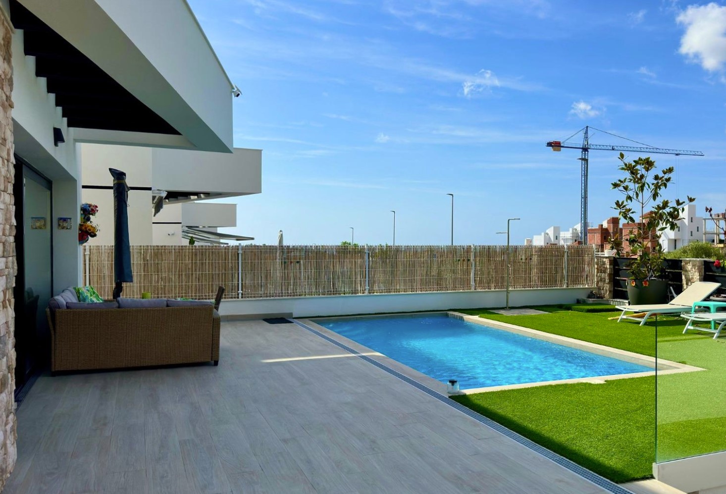 RENTAL OF MAGNIFICENT VILLA FOR LONG TERM IN FINESTRAT.