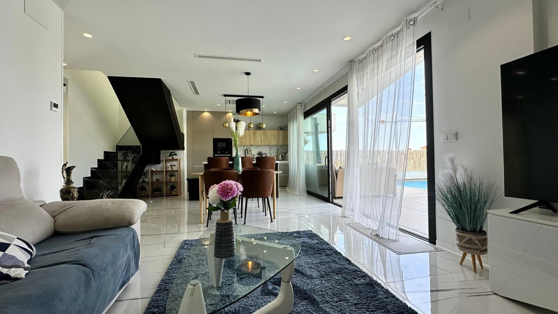 RENTAL OF MAGNIFICENT VILLA FOR LONG TERM IN FINESTRAT.