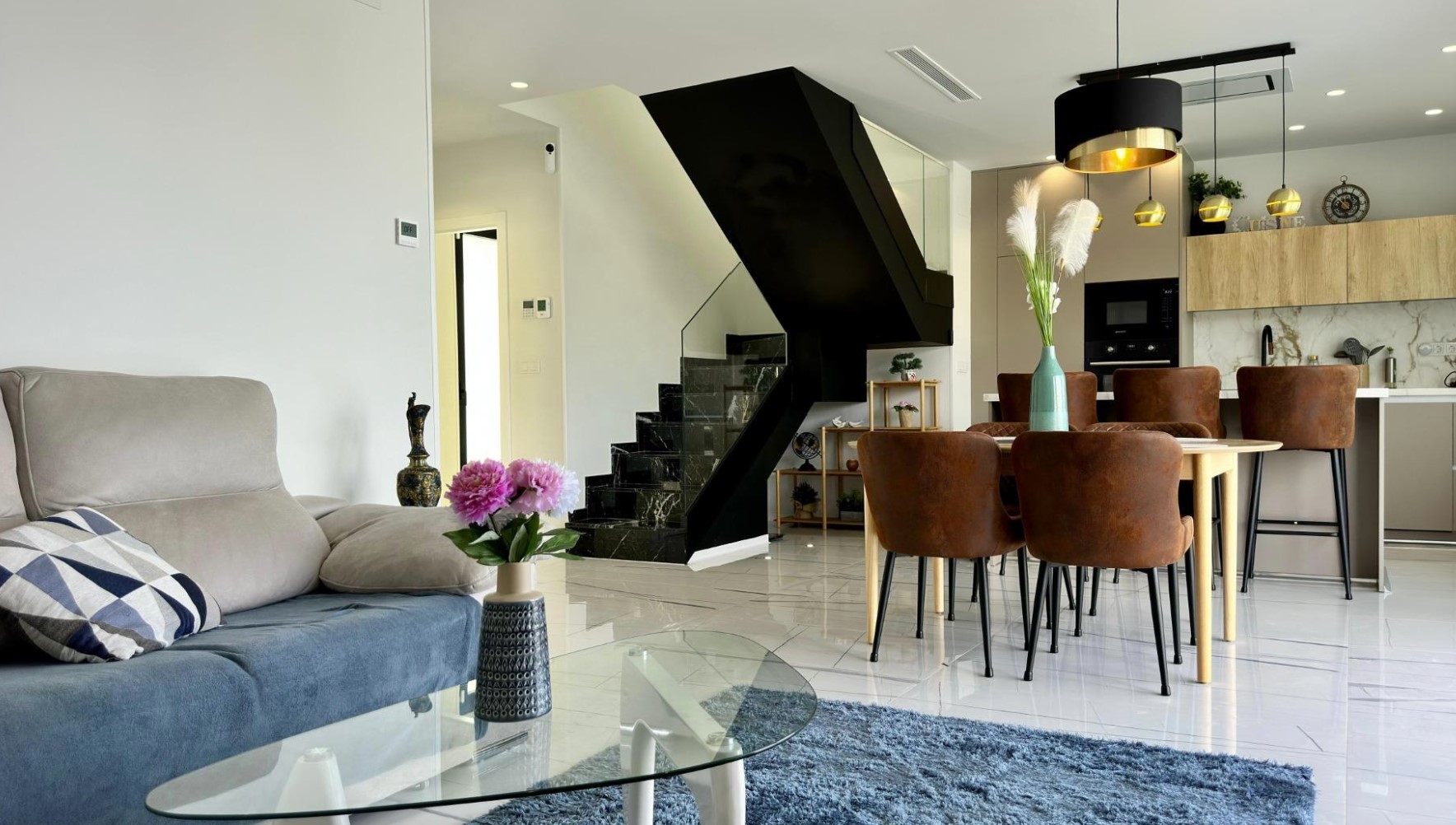 RENTAL OF MAGNIFICENT VILLA FOR LONG TERM IN FINESTRAT.