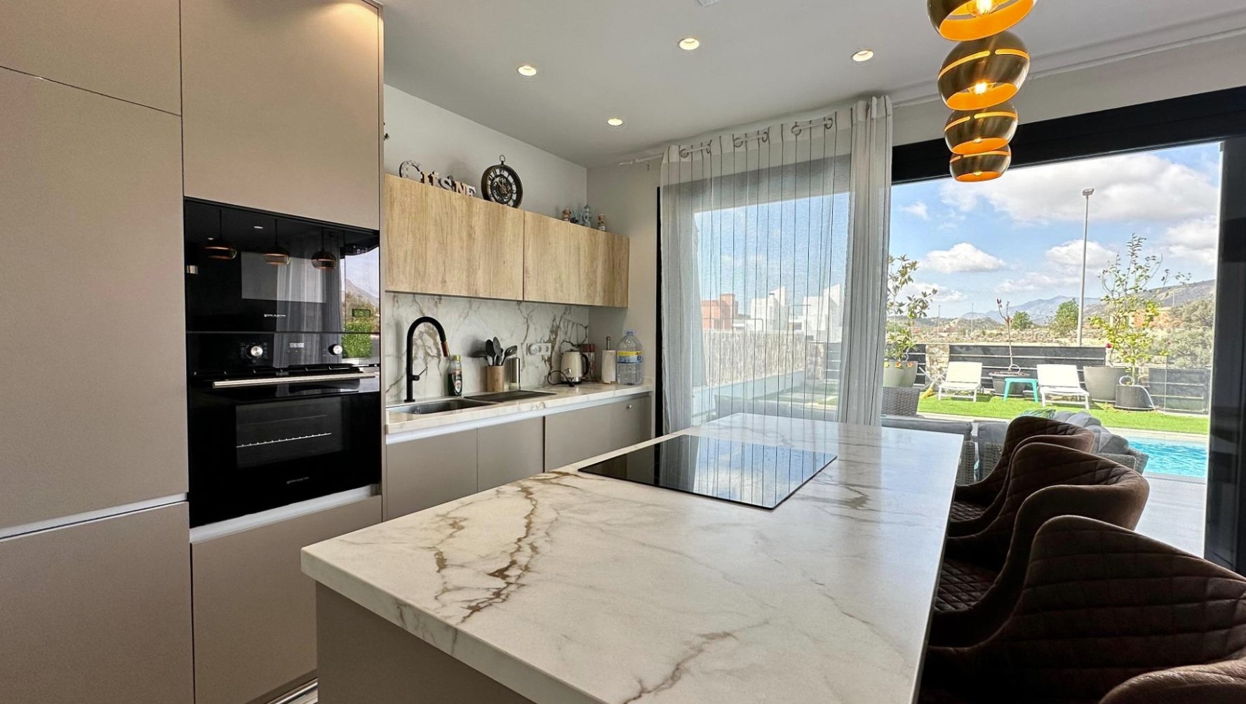 RENTAL OF MAGNIFICENT VILLA FOR LONG TERM IN FINESTRAT.