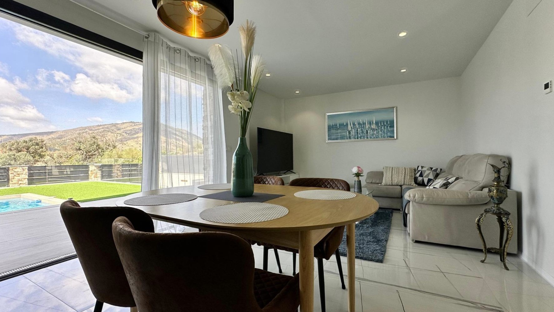 RENTAL OF MAGNIFICENT VILLA FOR LONG TERM IN FINESTRAT.