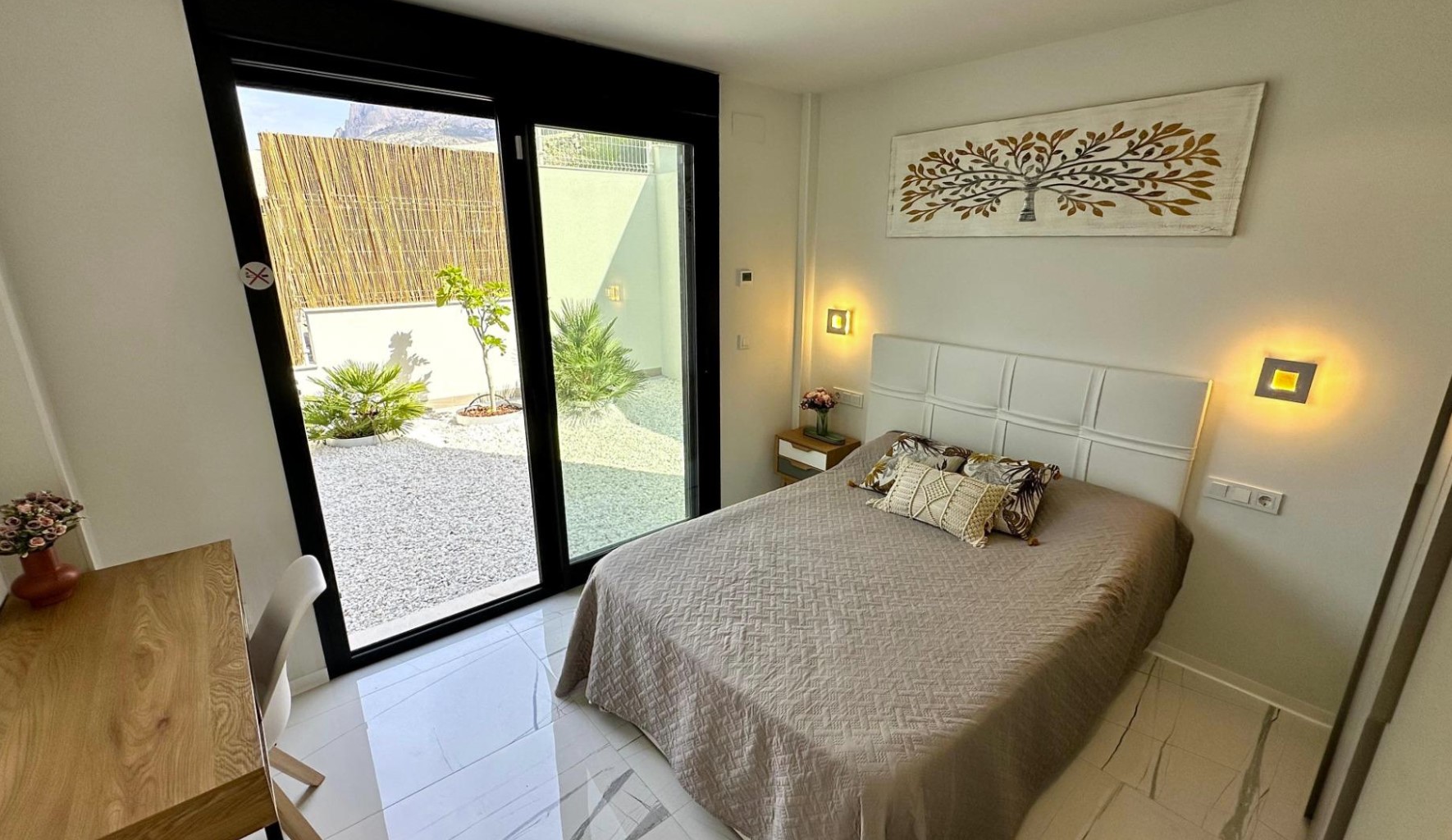 RENTAL OF MAGNIFICENT VILLA FOR LONG TERM IN FINESTRAT.