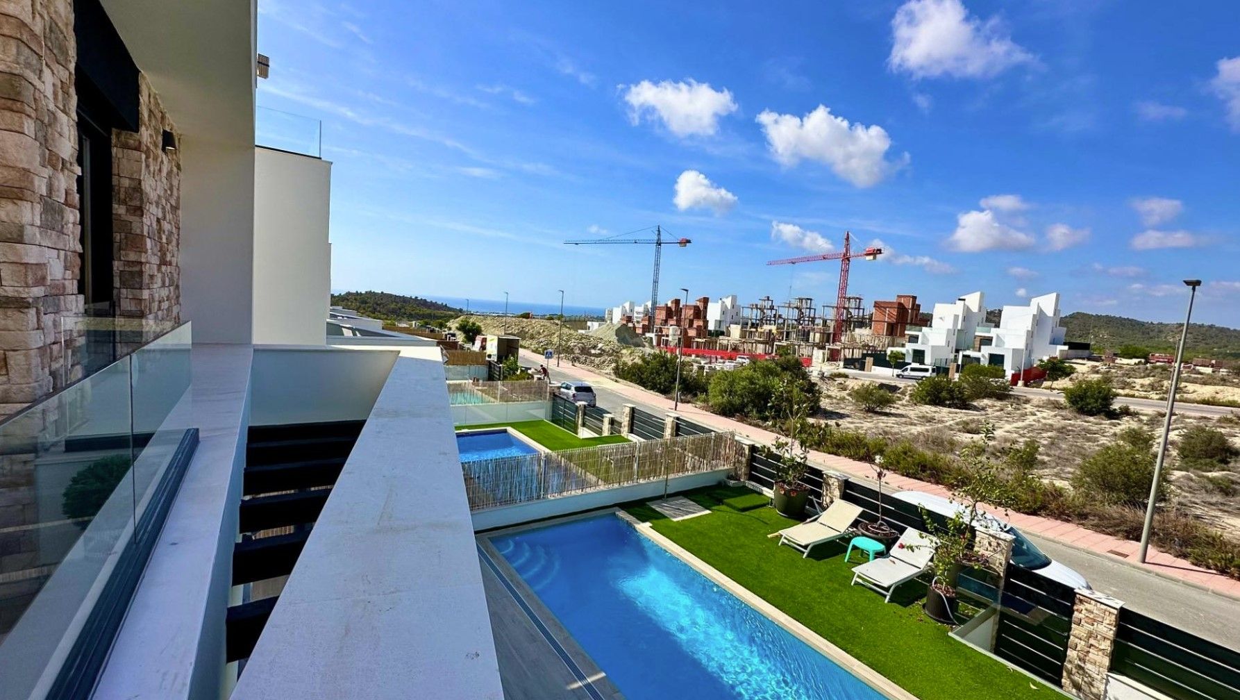 RENTAL OF MAGNIFICENT VILLA FOR LONG TERM IN FINESTRAT.