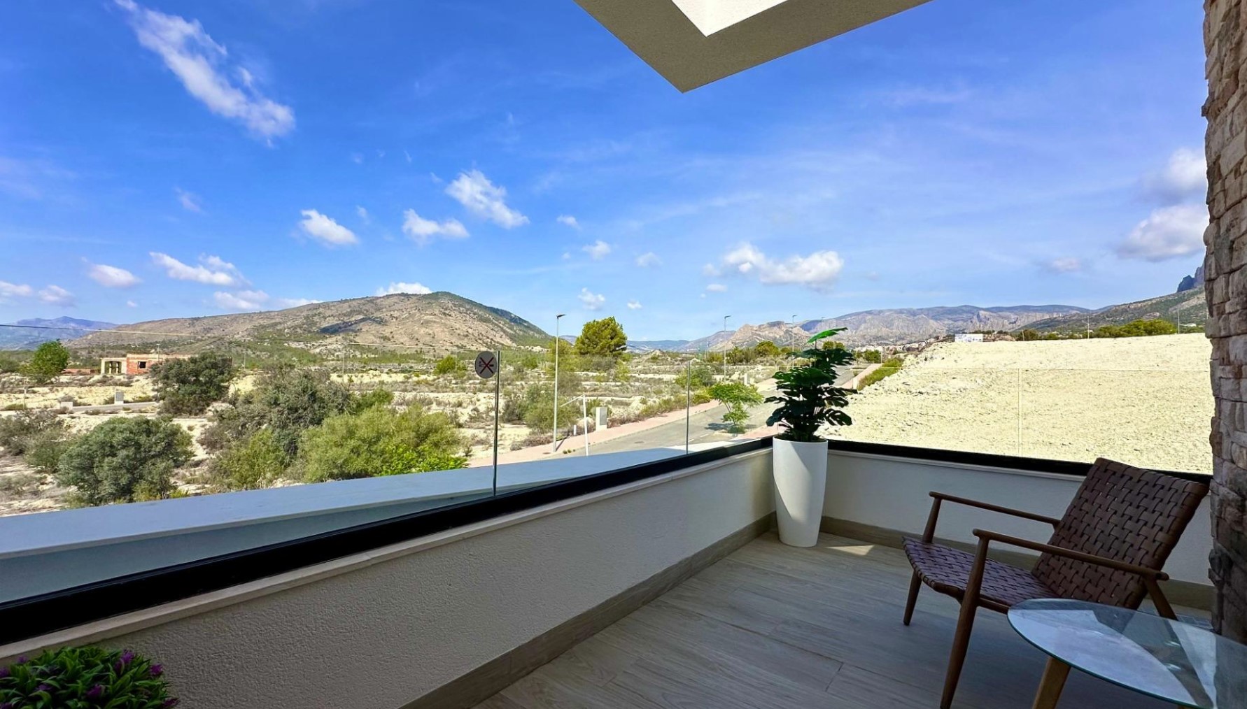 RENTAL OF MAGNIFICENT VILLA FOR LONG TERM IN FINESTRAT.