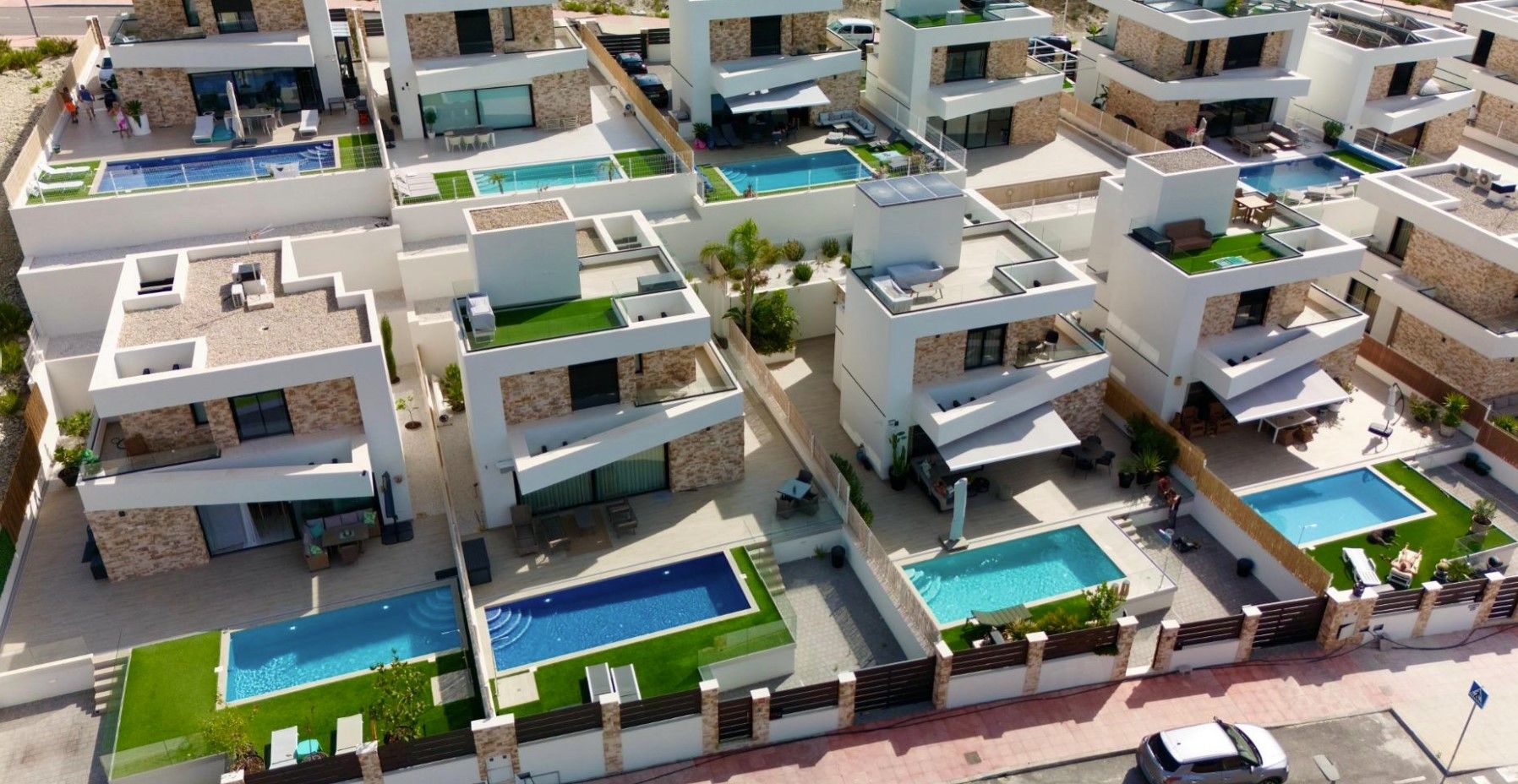 RENTAL OF MAGNIFICENT VILLA FOR LONG TERM IN FINESTRAT.