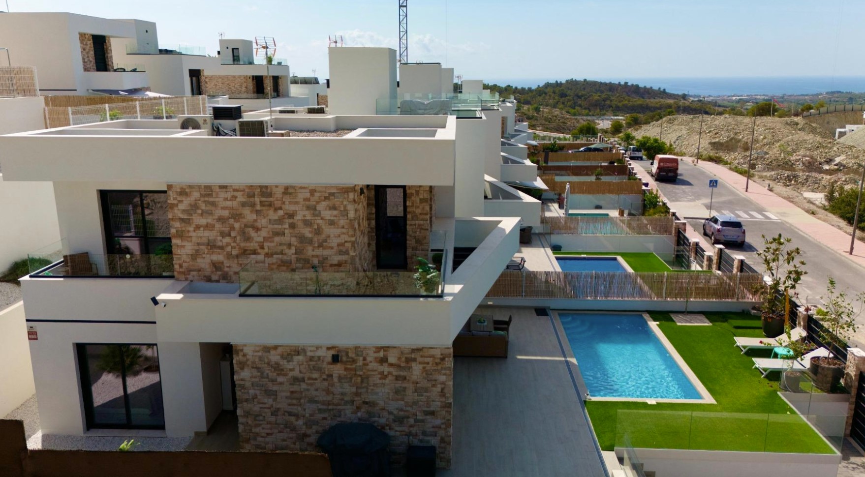 RENTAL OF MAGNIFICENT VILLA FOR LONG TERM IN FINESTRAT.