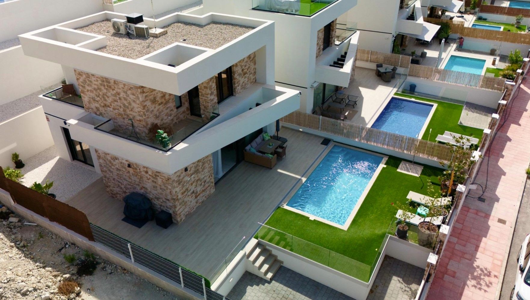 RENTAL OF MAGNIFICENT VILLA FOR LONG TERM IN FINESTRAT.