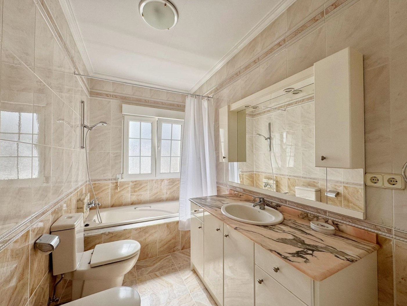 Location de chalet indépendant avec 7 chambres à La Nucia.