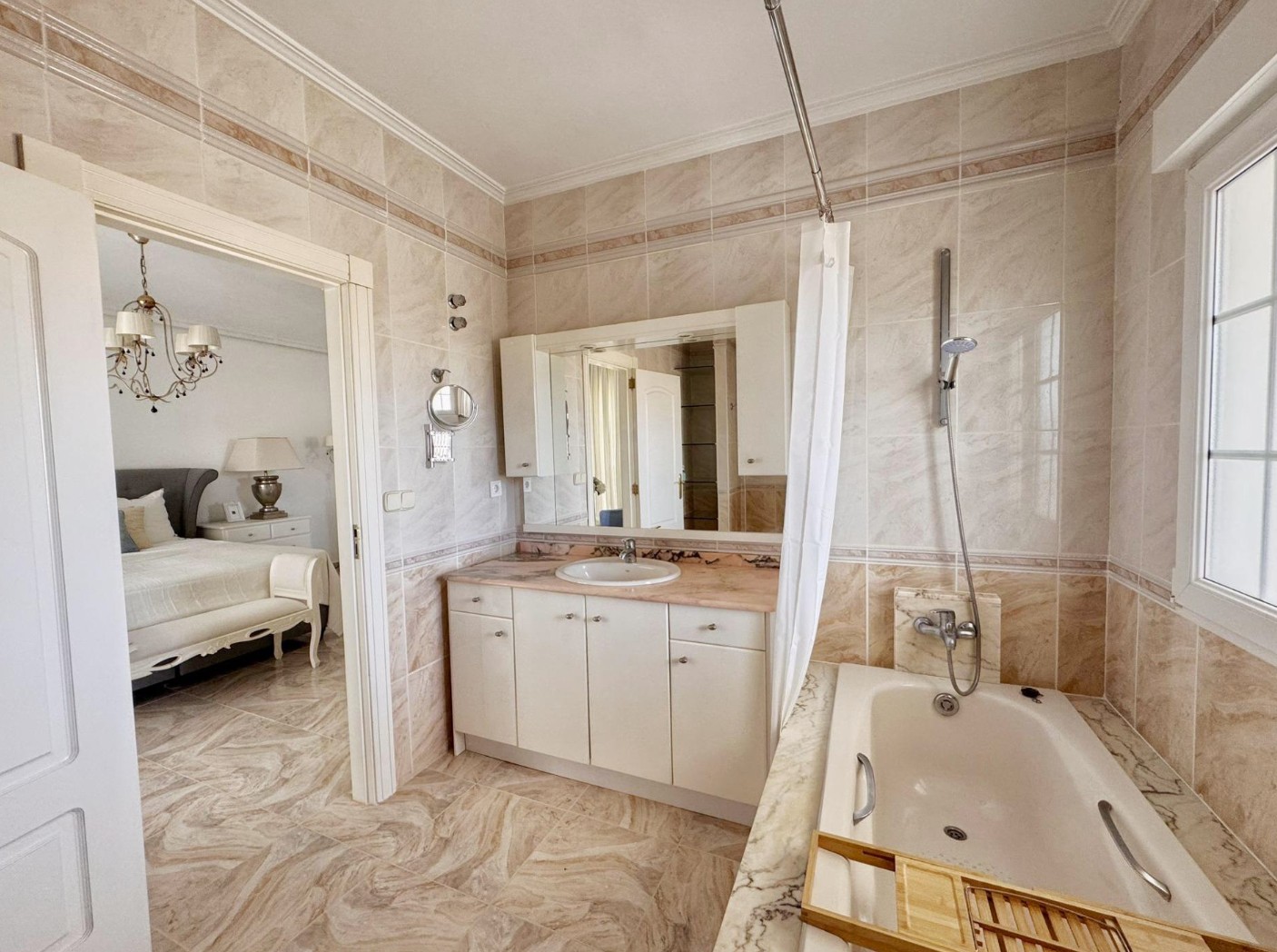 Location de chalet indépendant avec 7 chambres à La Nucia.