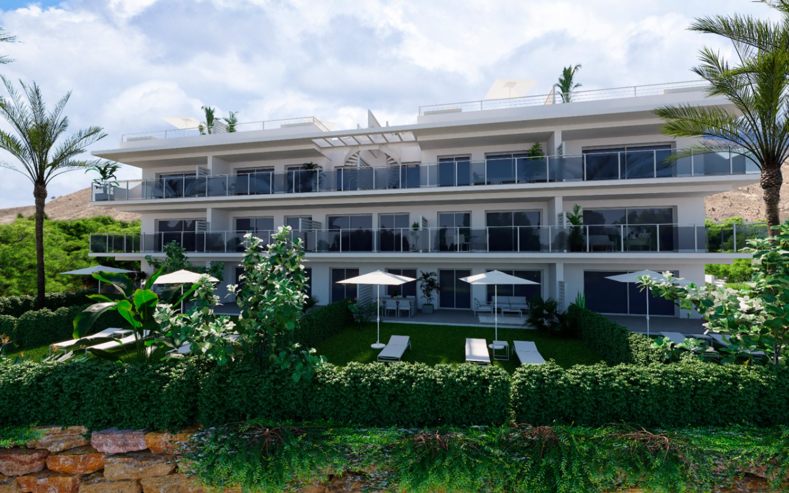 Preciosa planta baja con gran jardín y con vistas al mar .