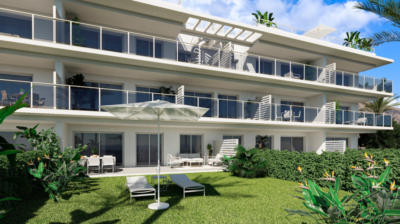Preciosa planta baja con gran jardín y con vistas al mar .