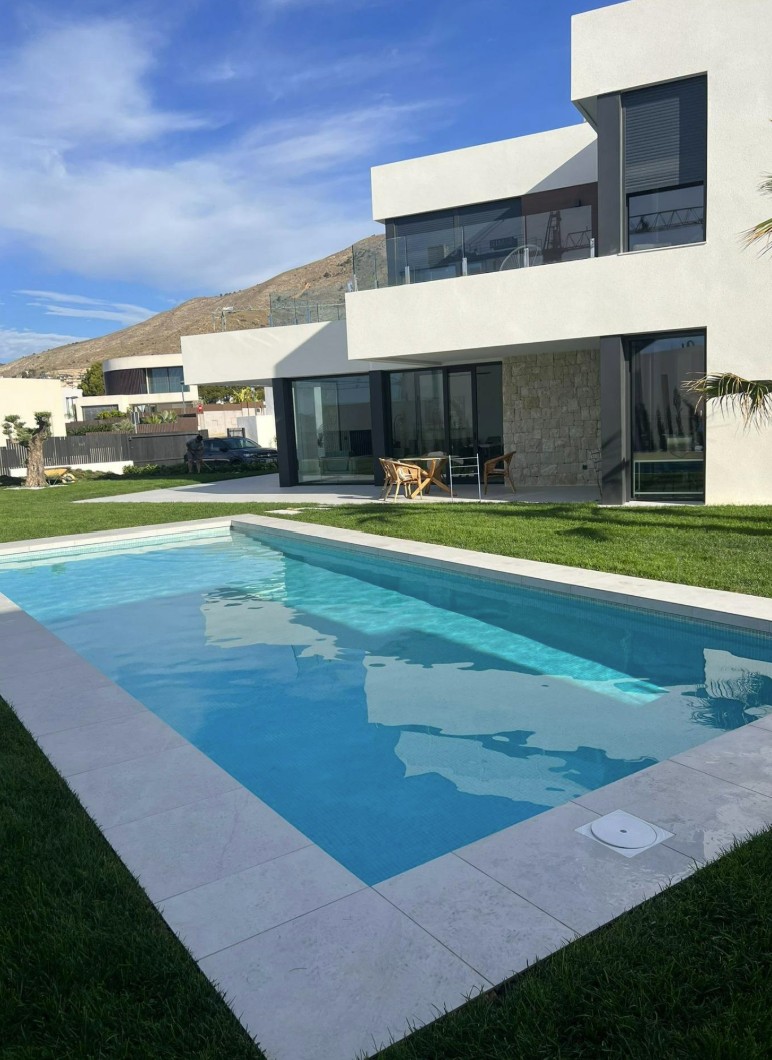 Alquiler de villa independiente en Sierra Cortina , Finestrat .