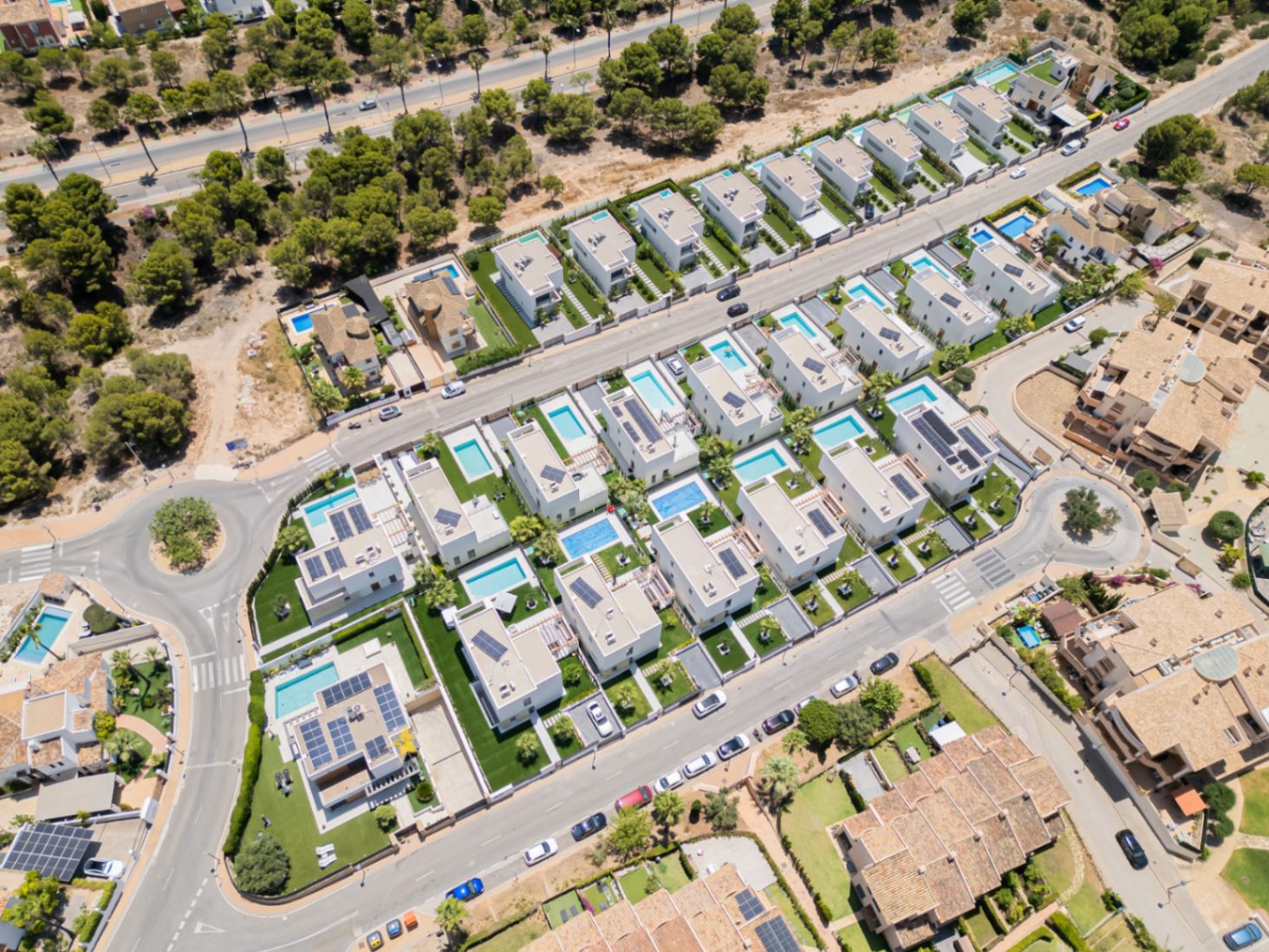Villa en venta en Finestrat con piscina privada y jardín. Llaves en mano !
