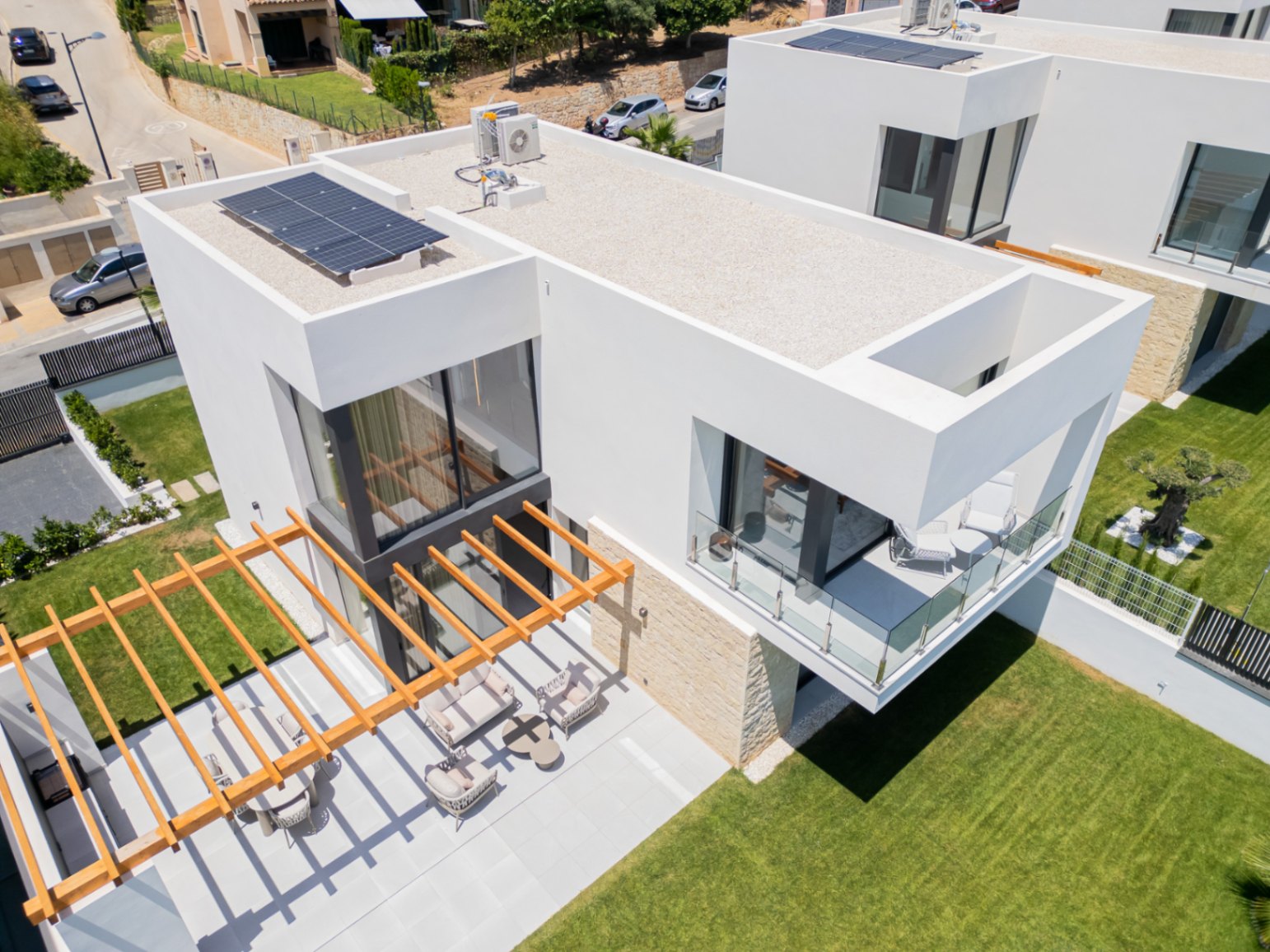 Villa en venta en Finestrat con piscina privada y jardín. Llaves en mano !