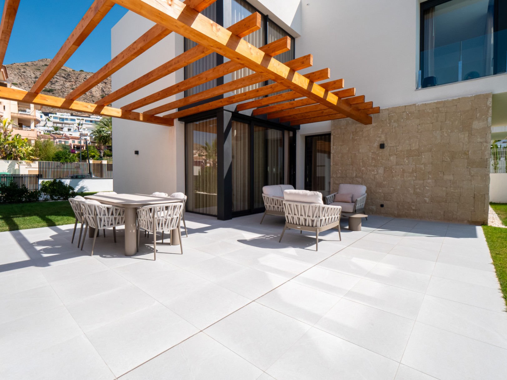 Villa en venta en Finestrat con piscina privada y jardín. Llaves en mano !