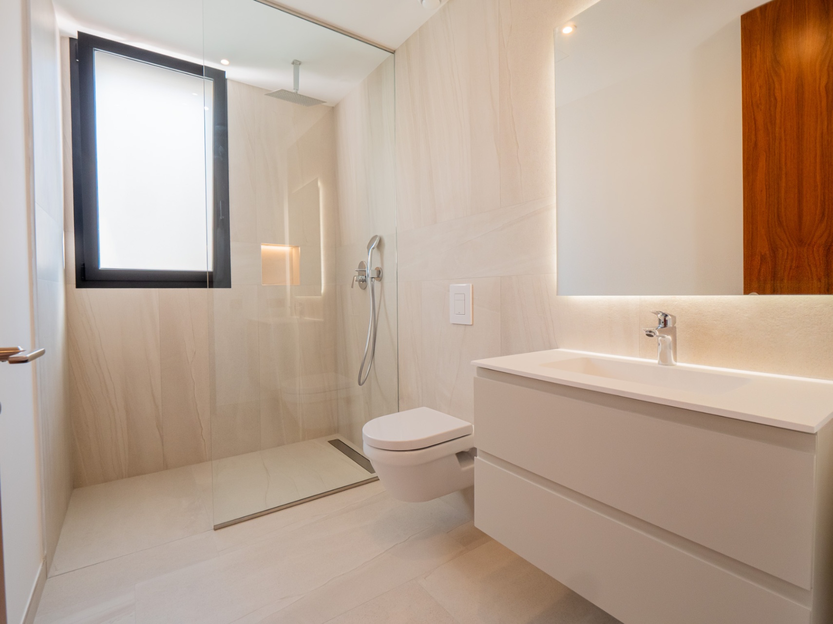 Villa en venta en Finestrat con piscina privada y jardín. Llaves en mano !