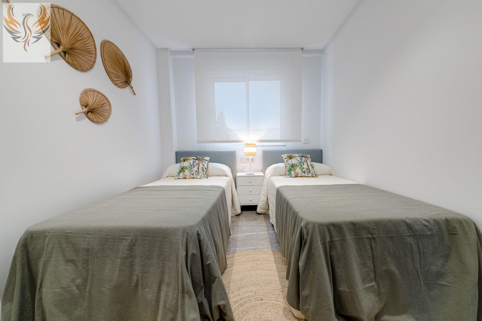 Apartamento con preciosas vistas al mar y zonas verdes .