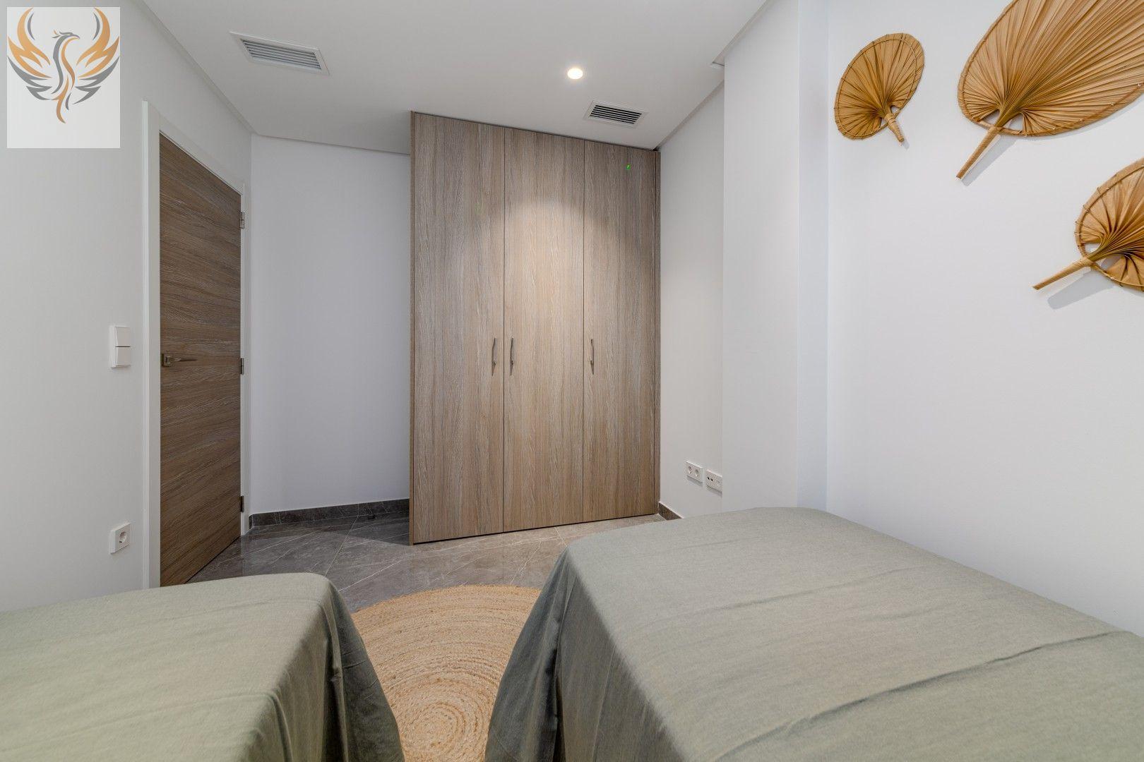 Apartamento con preciosas vistas al mar y zonas verdes .