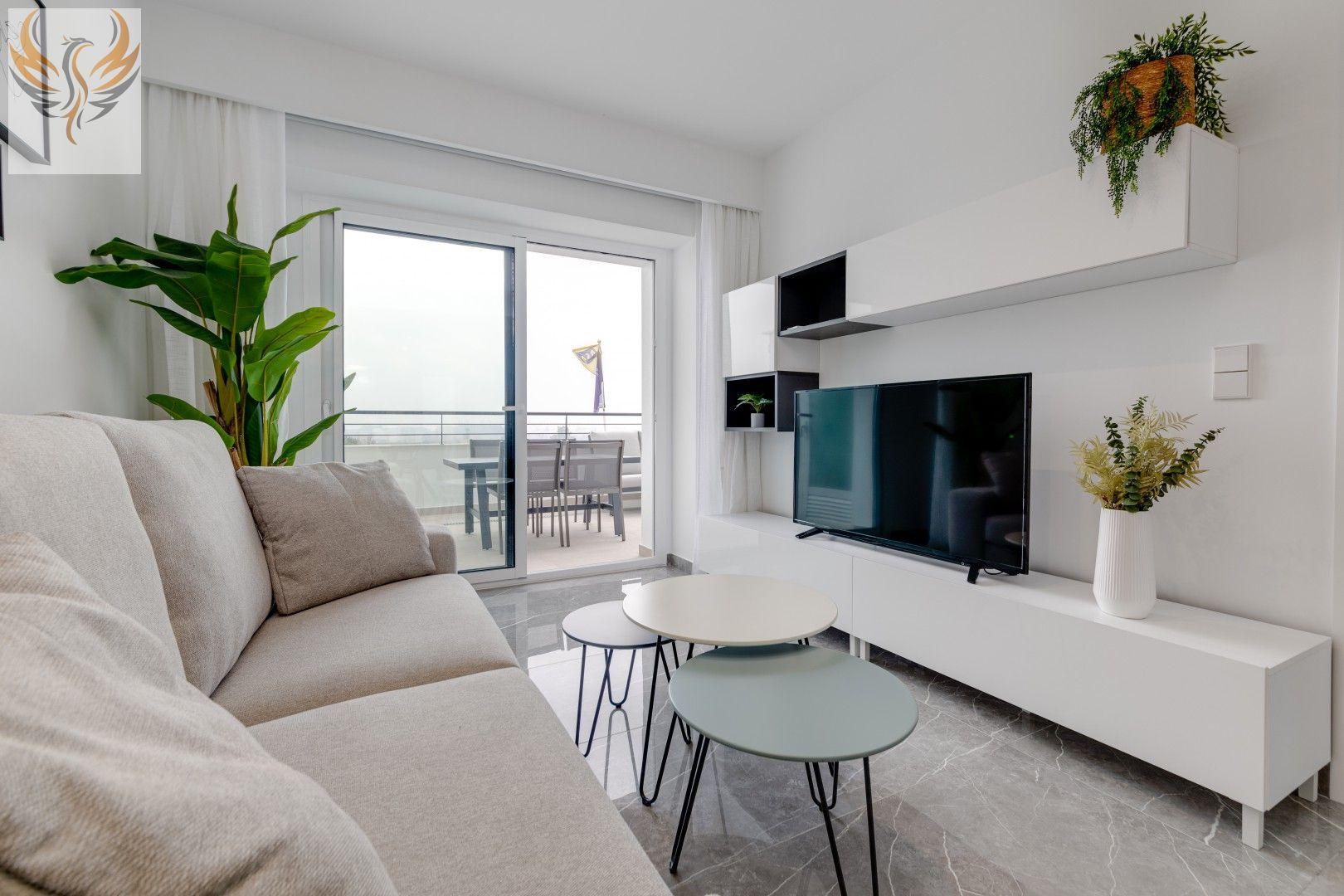 Apartamento con preciosas vistas al mar y zonas verdes .