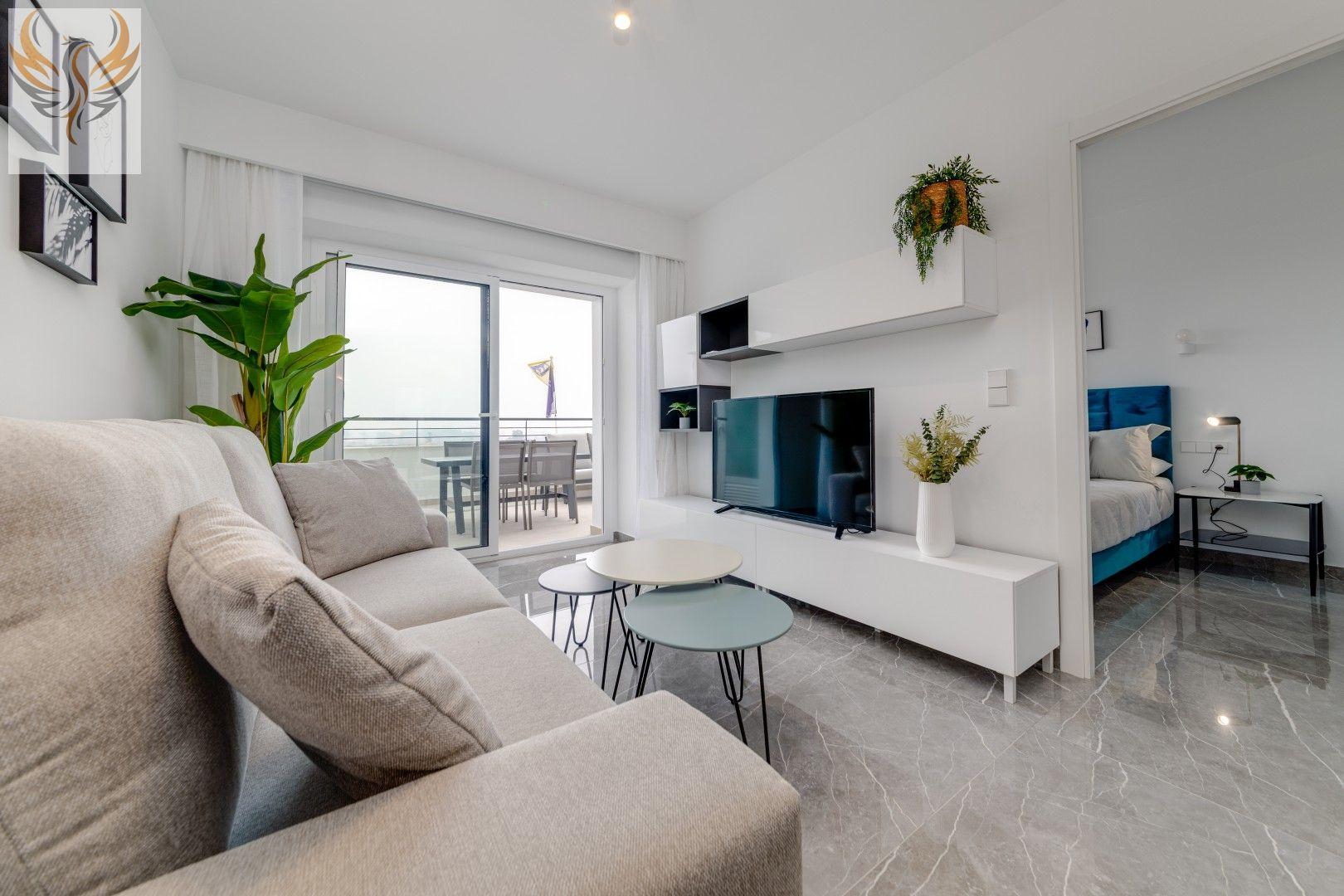 Apartamento con preciosas vistas al mar y zonas verdes .