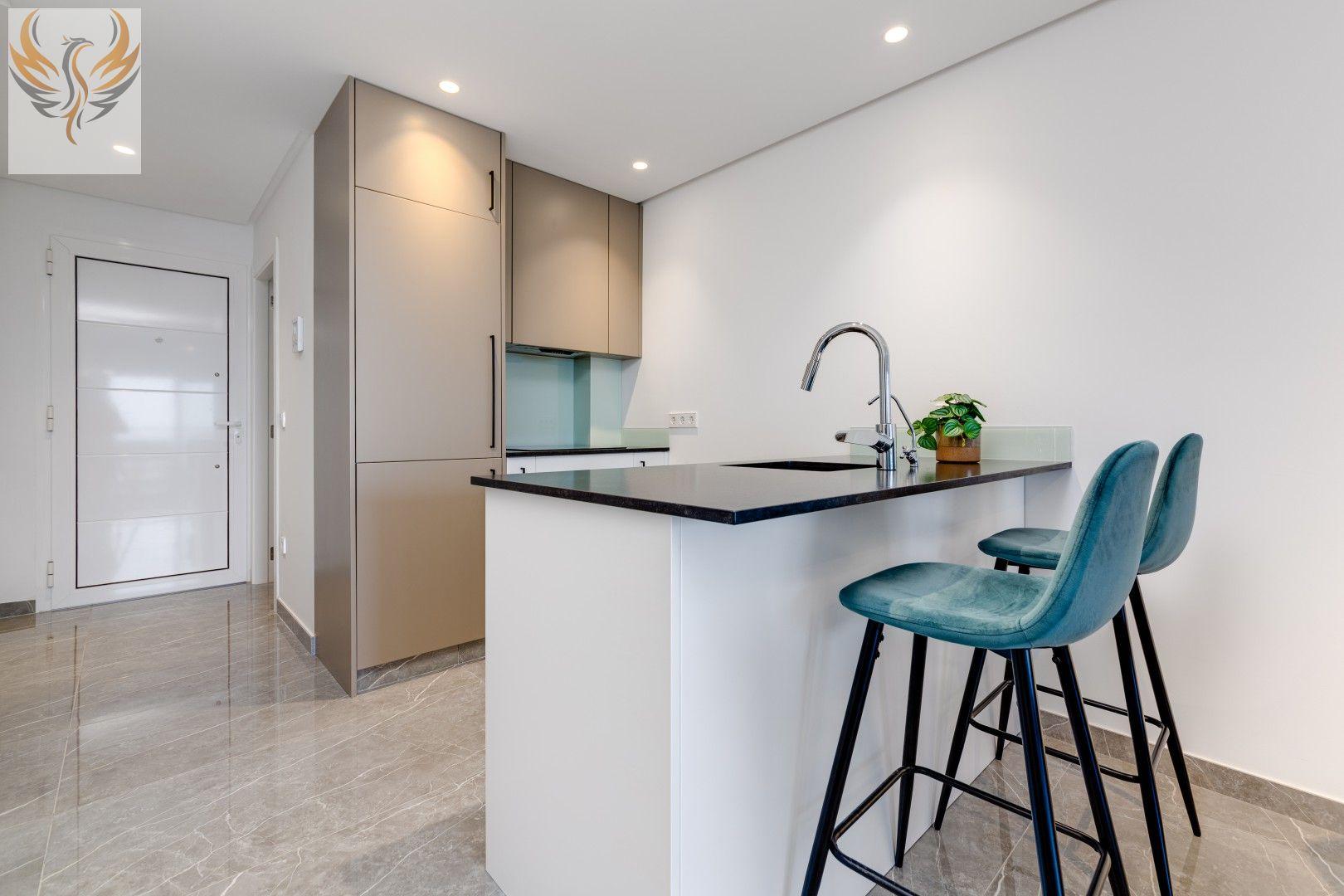 Apartamento con preciosas vistas al mar y zonas verdes .