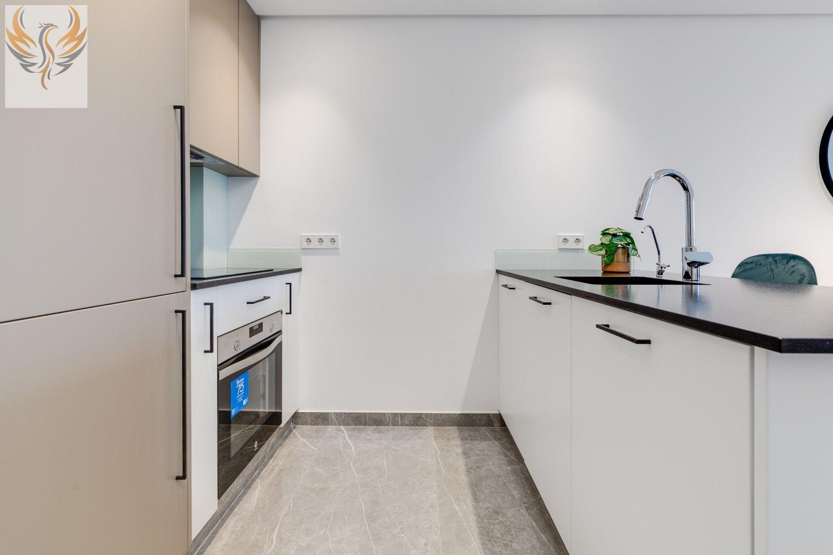 Apartamento con preciosas vistas al mar y zonas verdes .