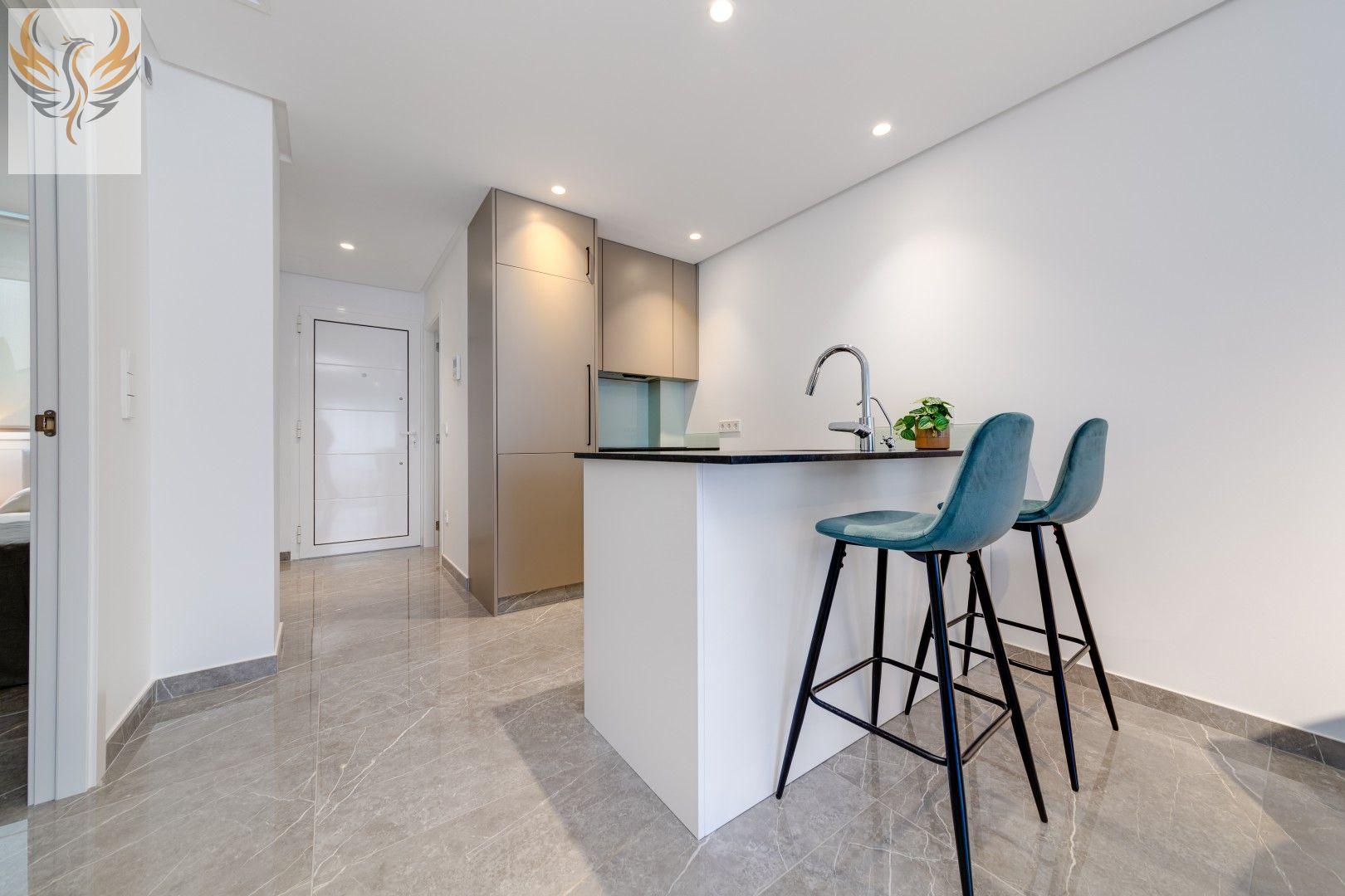 Apartamento con preciosas vistas al mar y zonas verdes .