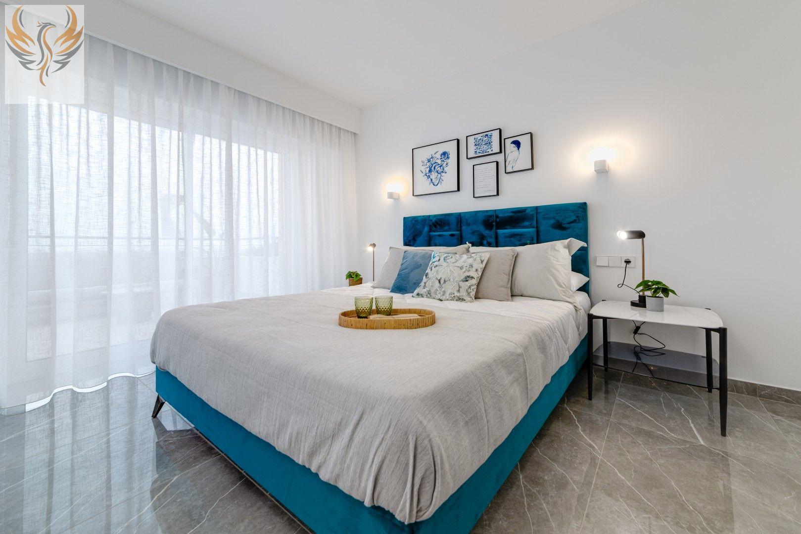 Apartamento con preciosas vistas al mar y zonas verdes .