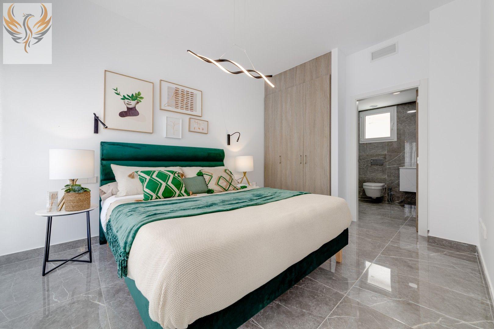 Apartamento con preciosas vistas al mar y zonas verdes .