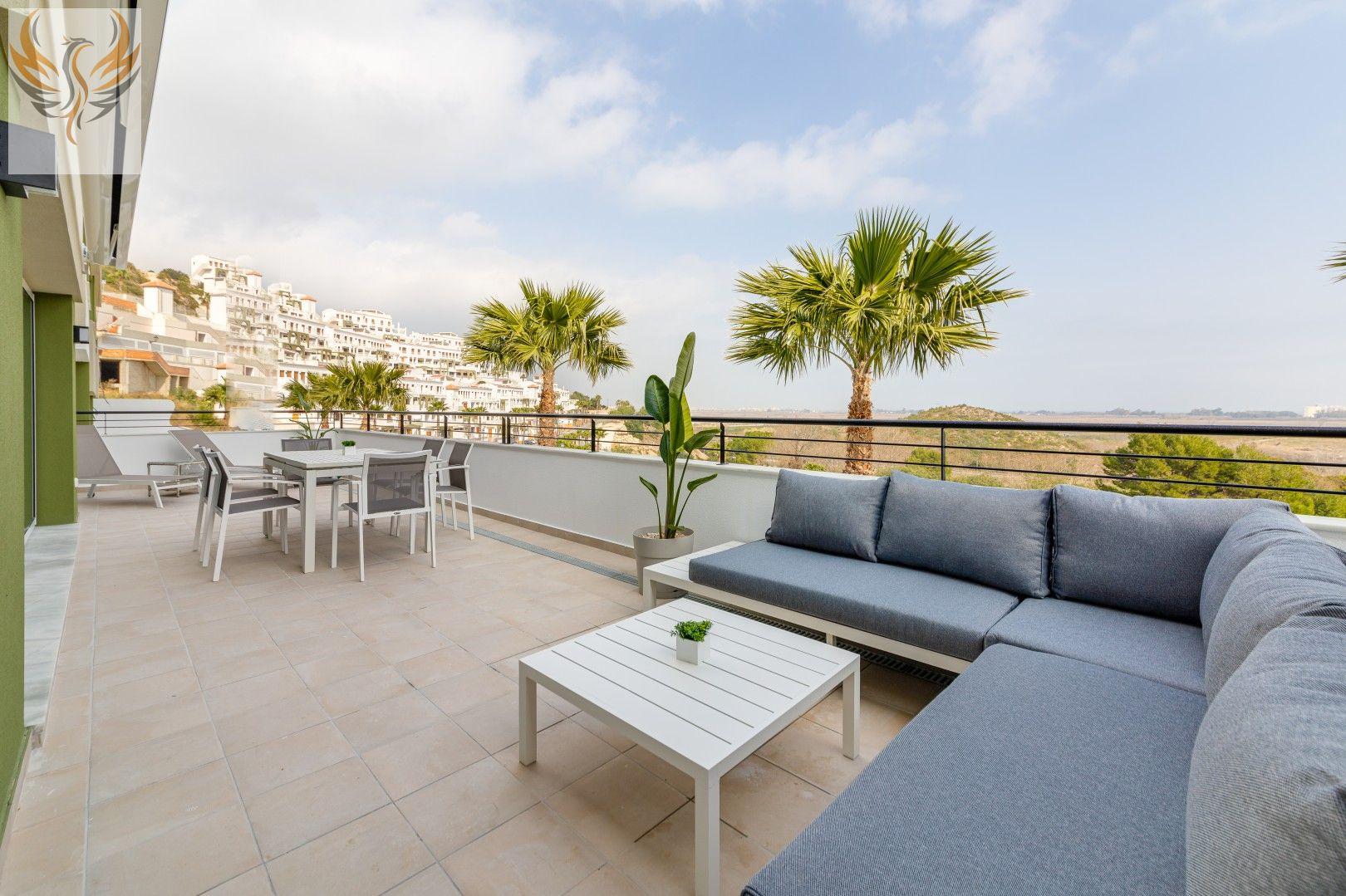 Apartamento con preciosas vistas al mar y zonas verdes .