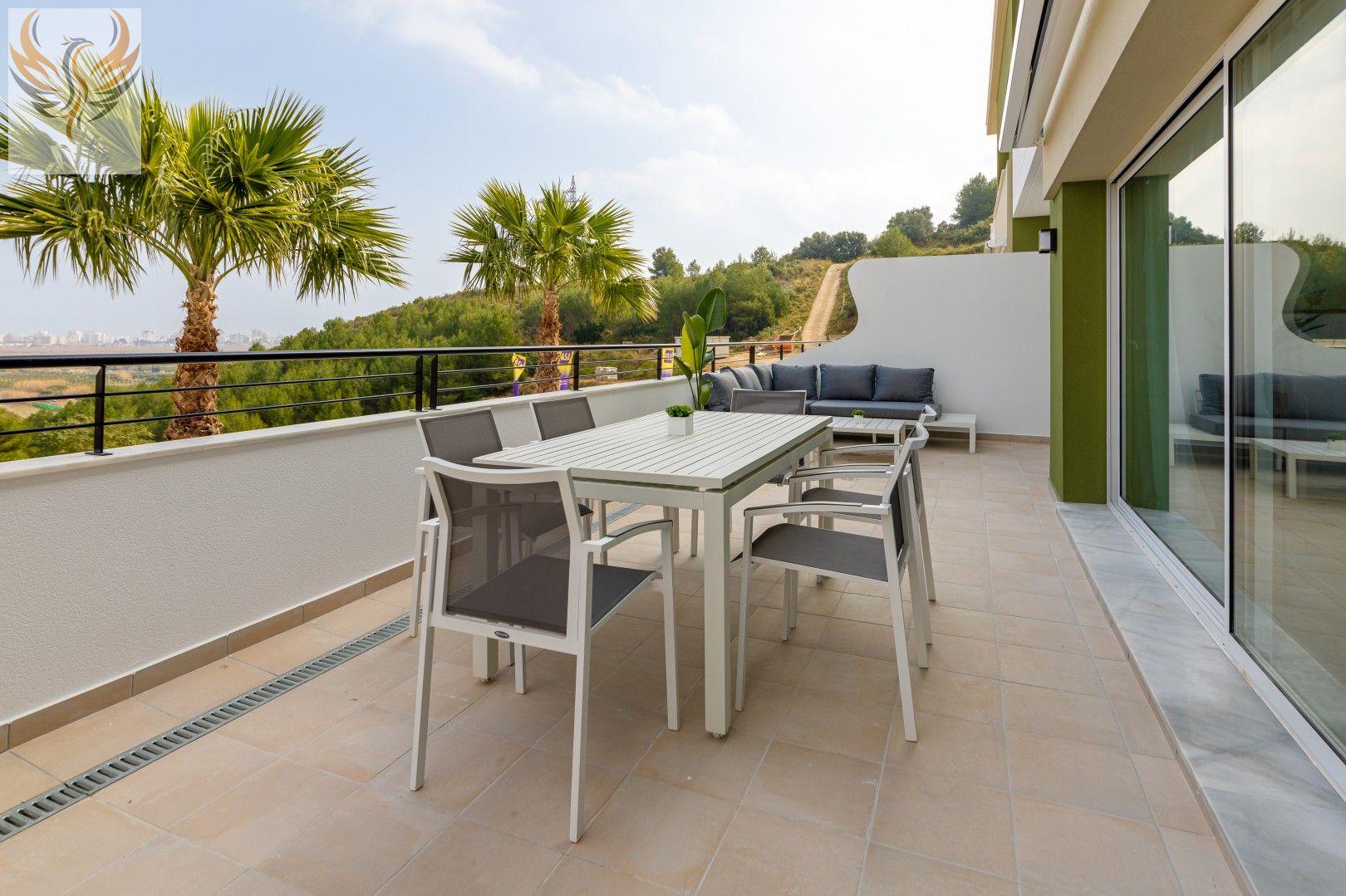 Apartamento con preciosas vistas al mar y zonas verdes .