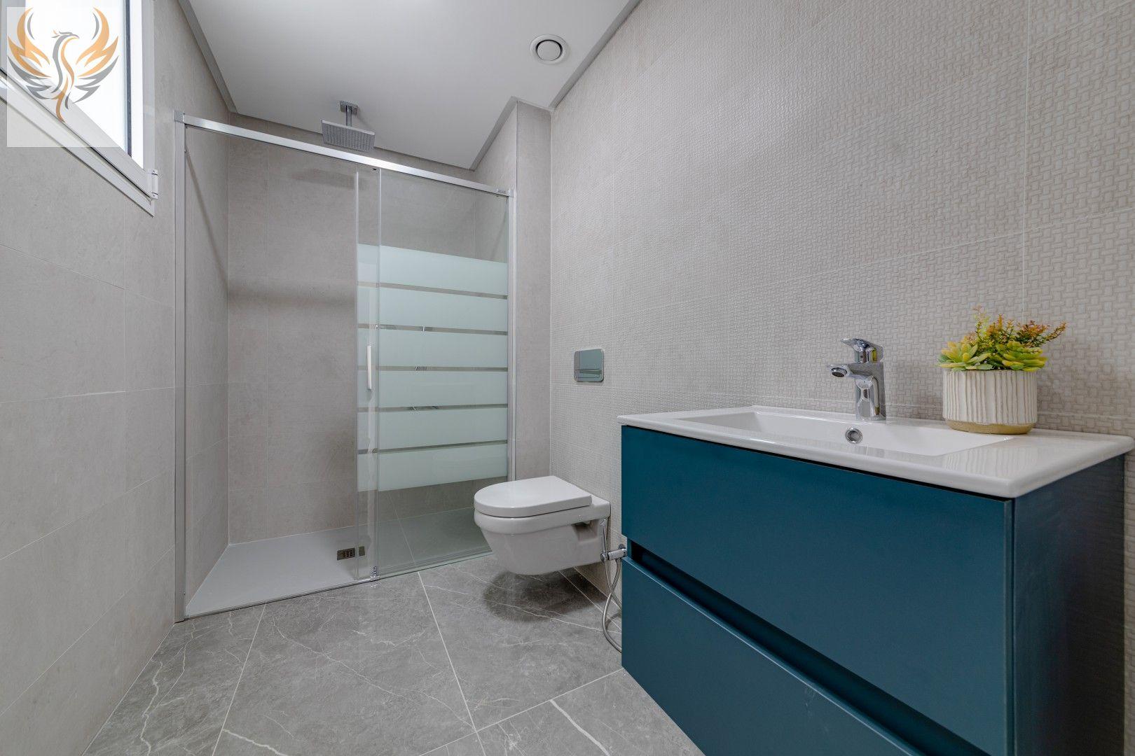 Apartamento con preciosas vistas al mar y zonas verdes .
