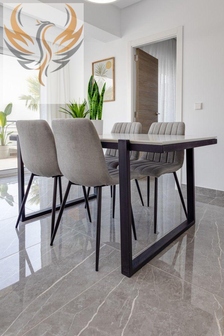 Apartamento con preciosas vistas al mar y zonas verdes .