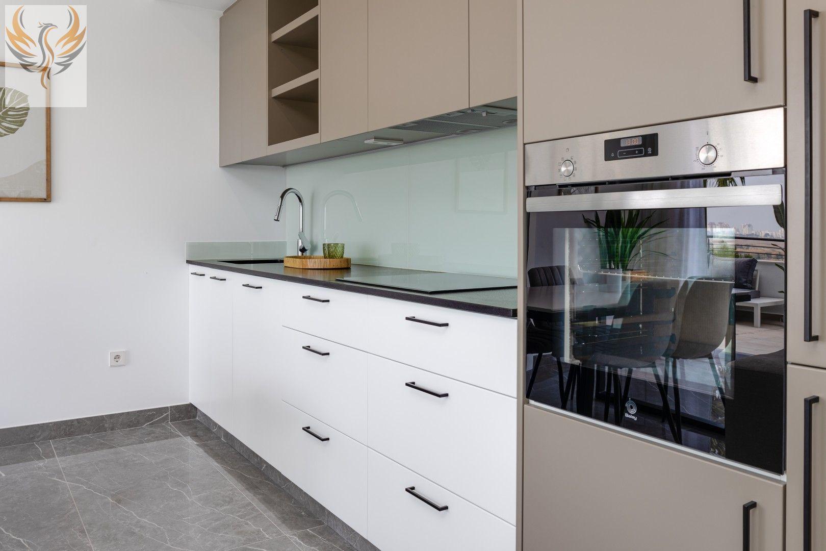Apartamento con preciosas vistas al mar y zonas verdes .