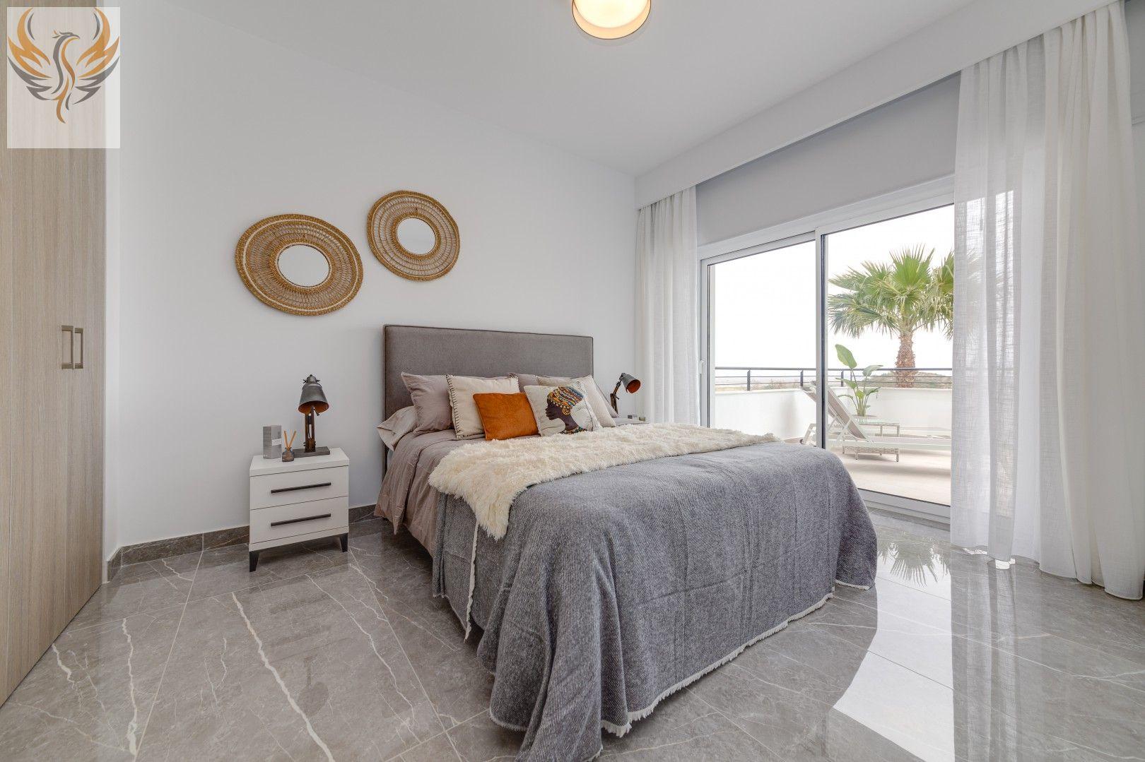 Apartamento con preciosas vistas al mar y zonas verdes .