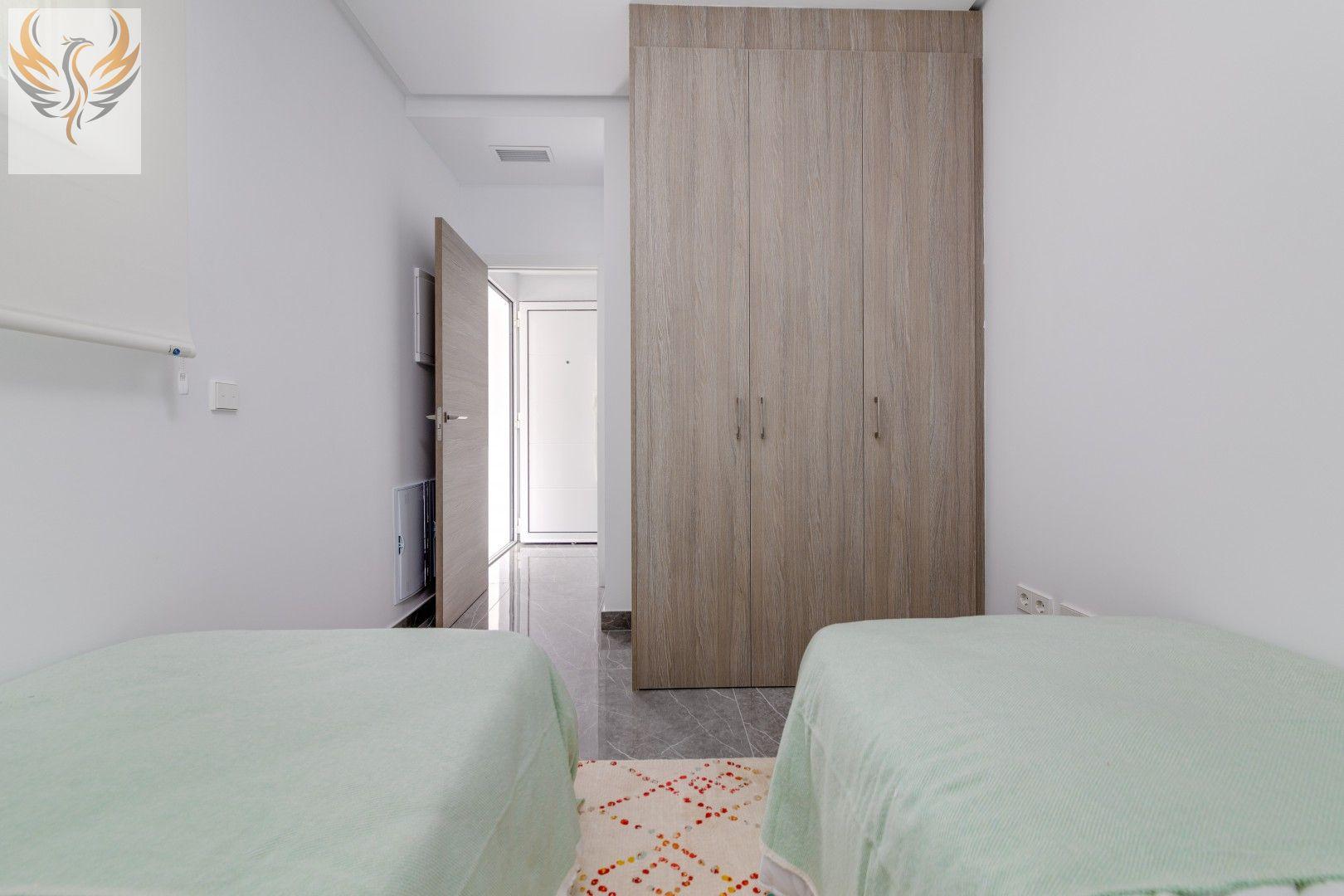 Apartamento con preciosas vistas al mar y zonas verdes .