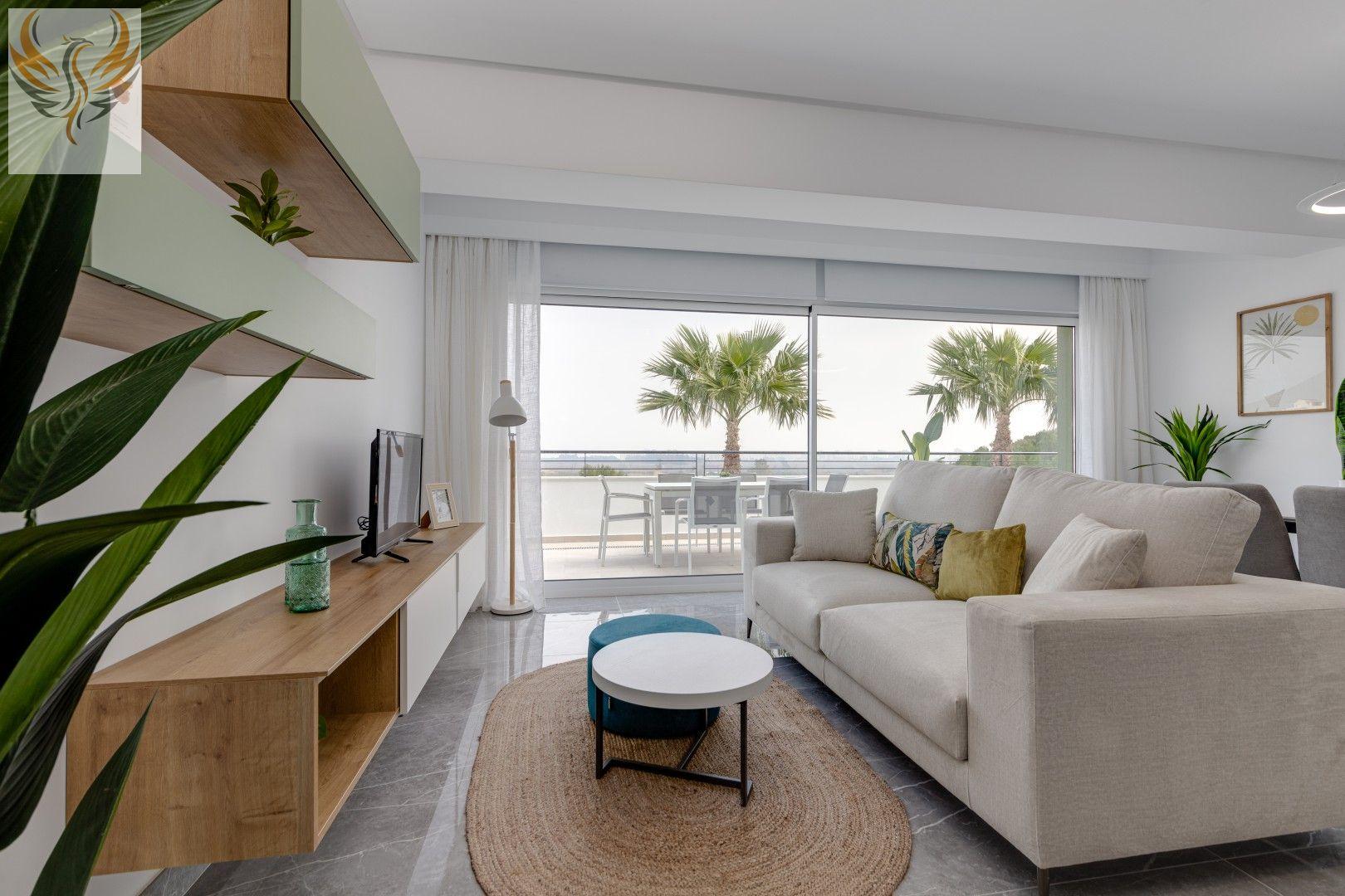 Apartamento con preciosas vistas al mar y zonas verdes .