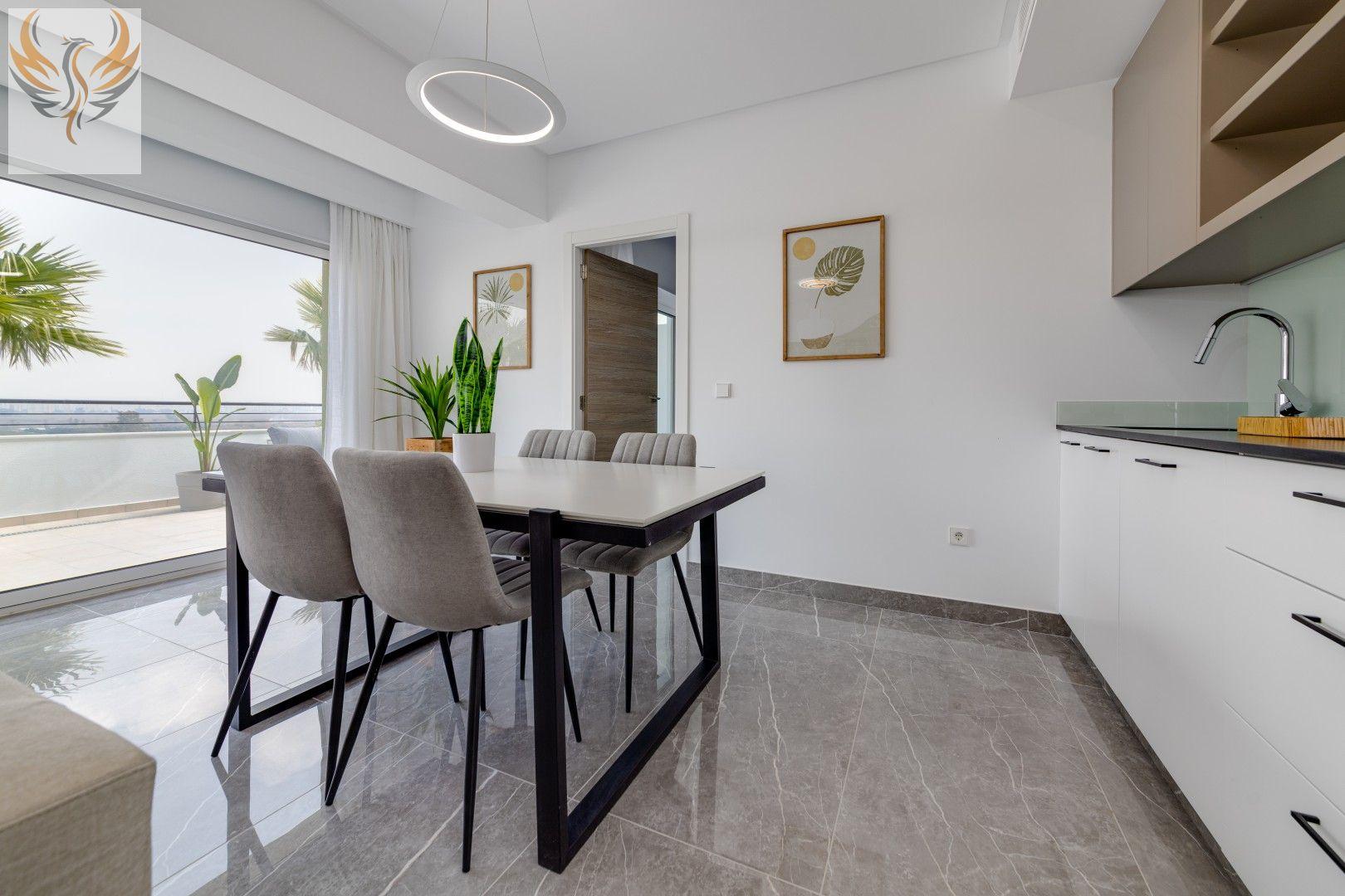 Apartamento con preciosas vistas al mar y zonas verdes .